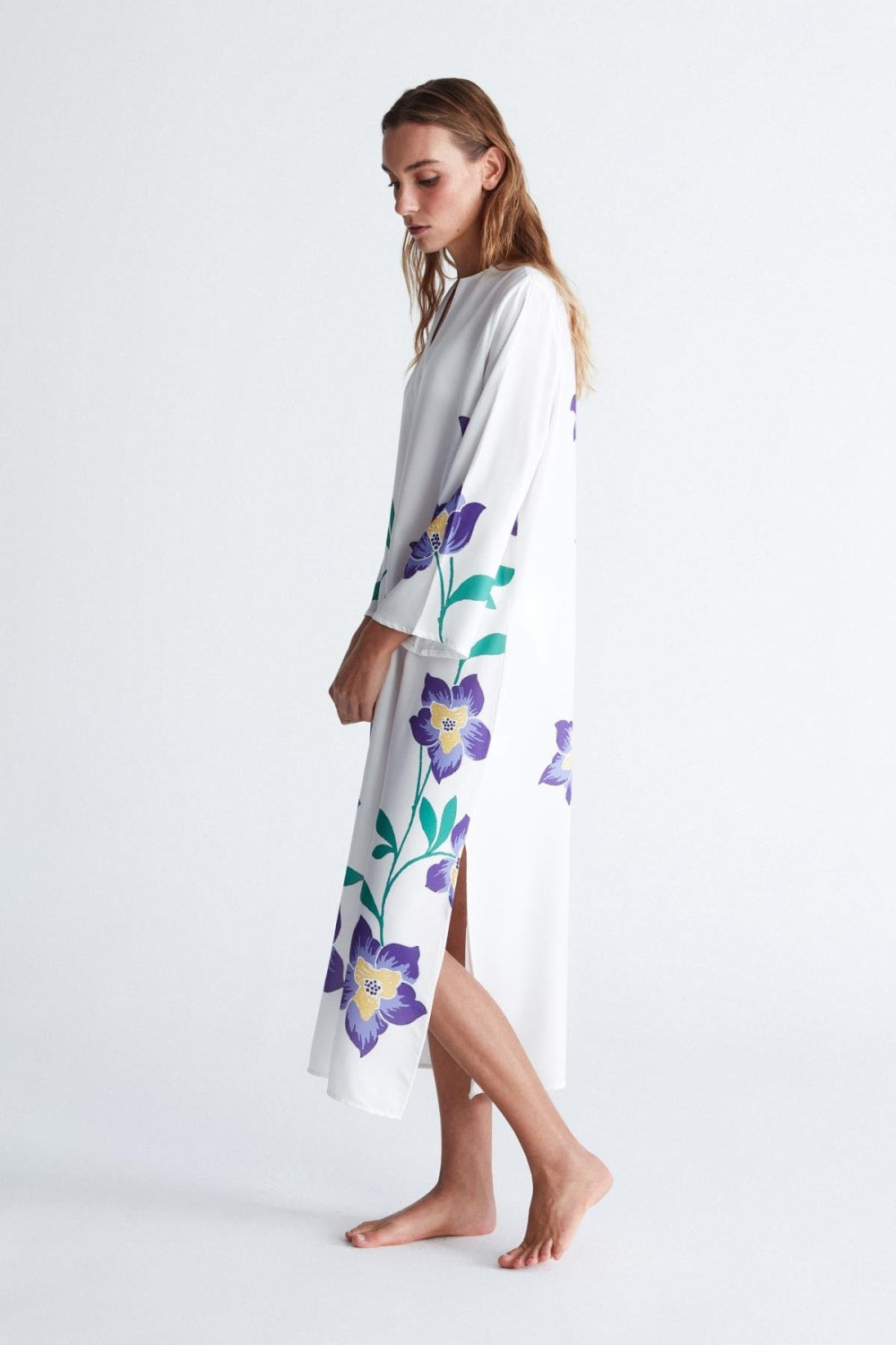 Peraluna-Petunia Caftan Çiçek Desen V Yaka Midi Boy Yırtmaçlı Kadın Kaftan -Kimono-2-Milagron.com