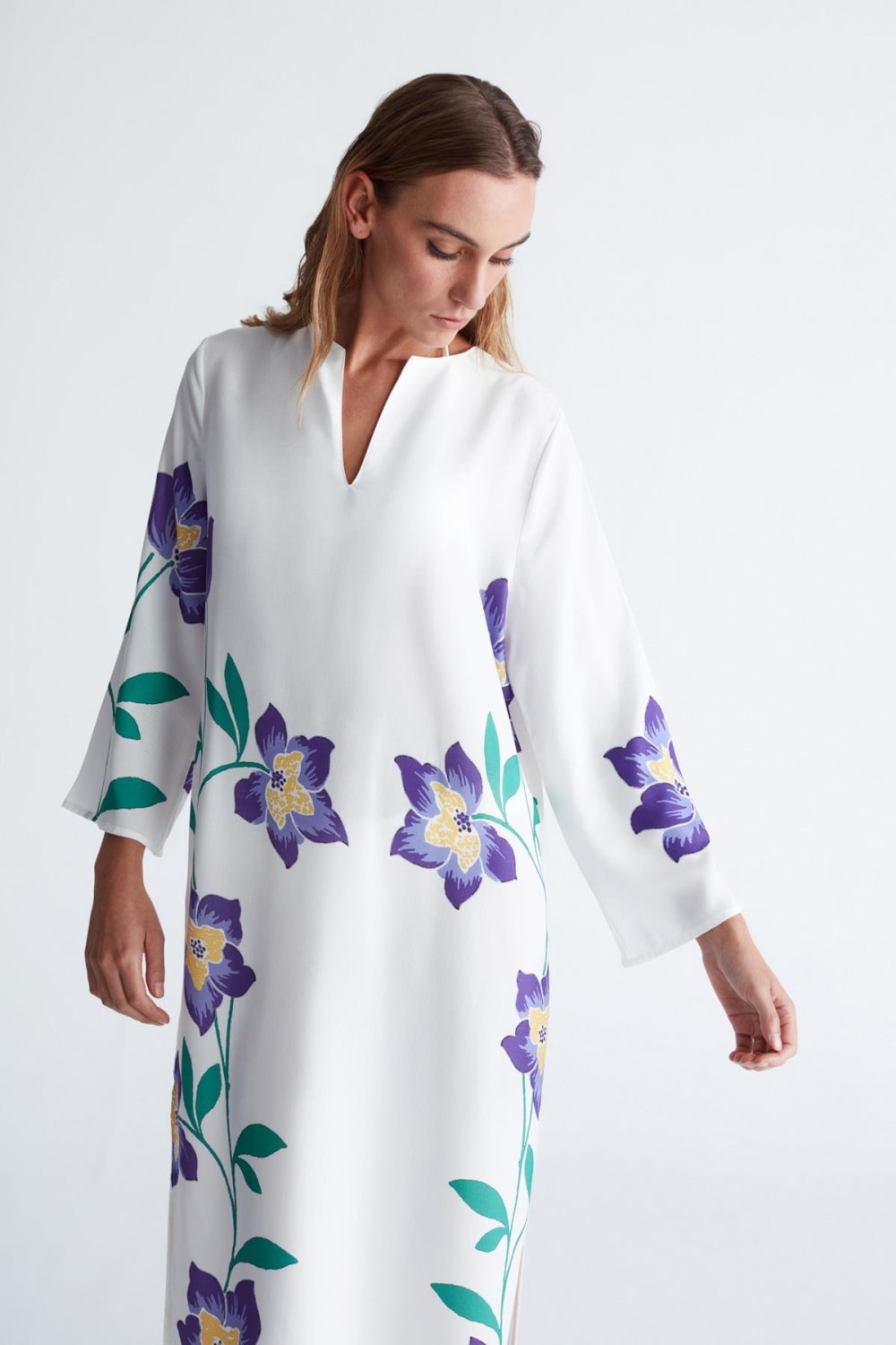 Peraluna-Petunia Caftan Çiçek Desen V Yaka Midi Boy Yırtmaçlı Kadın Kaftan -Kimono-6-Milagron.com
