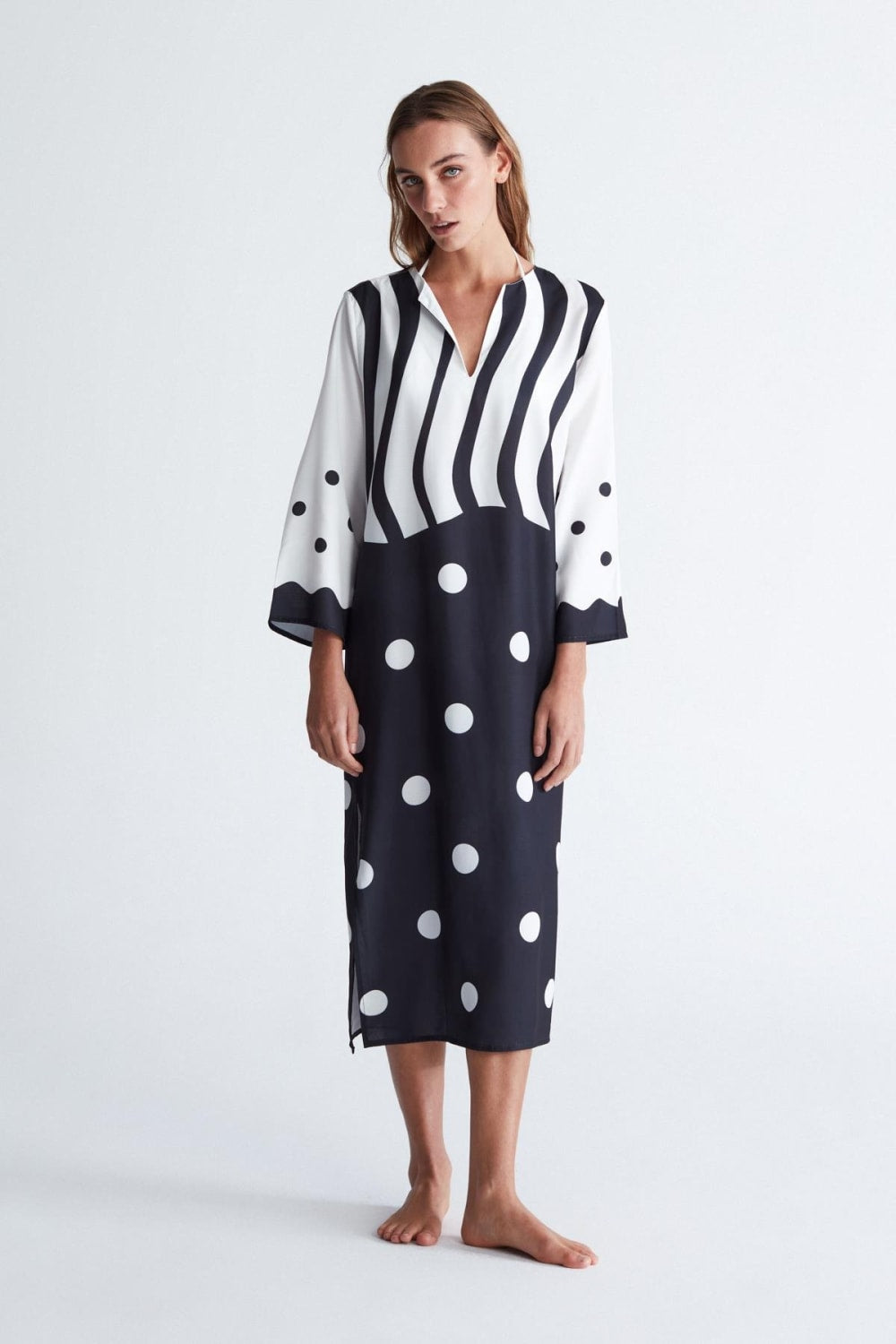 Peraluna-Polka Dot Caftan Puantiye Desen V Yaka Midi Boy Yırtmaçlı Kadın Kaftan -Kimono-2-Milagron.com