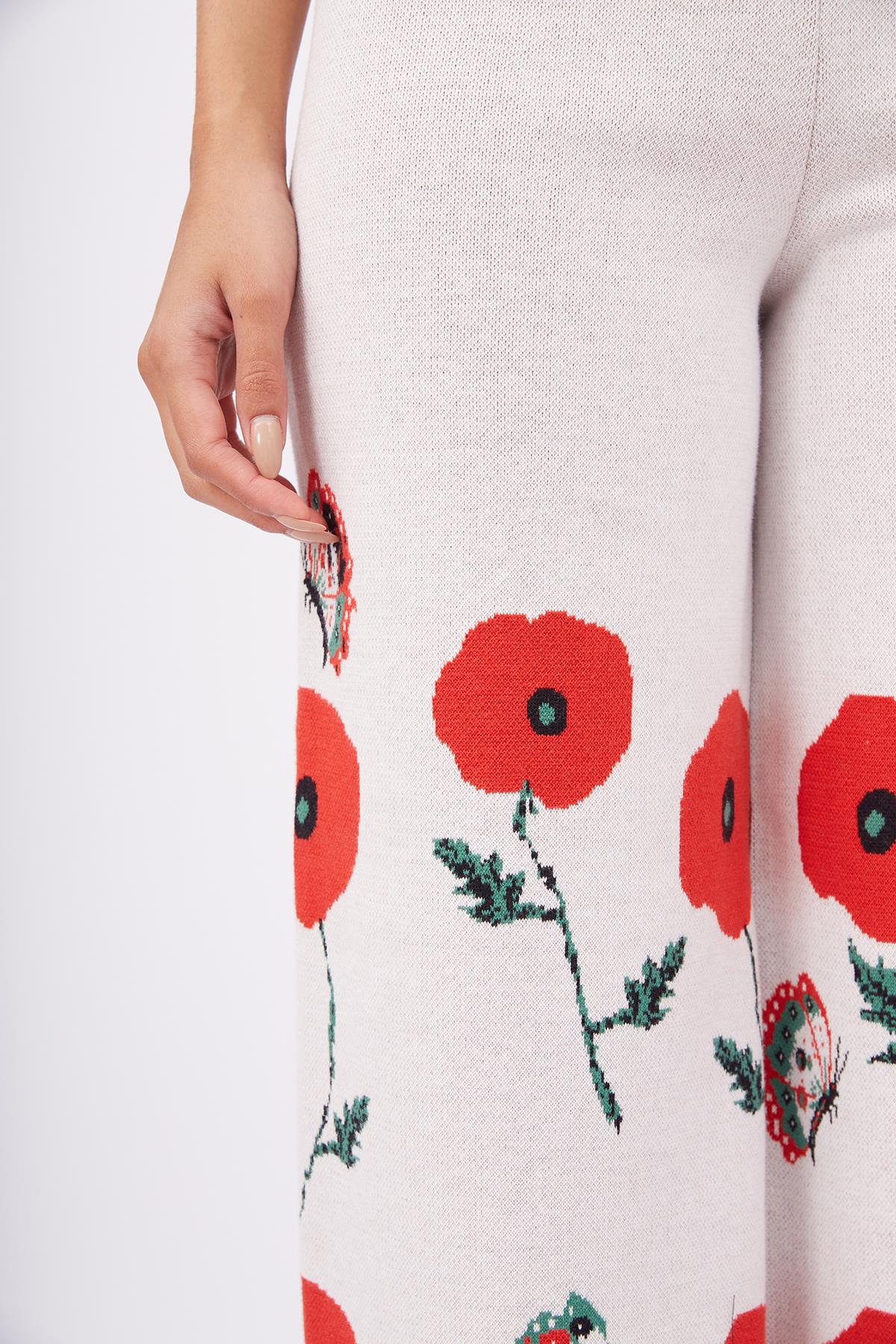 Peraluna-Poppy Trouser Gelincik Desen Yüksek Bel Rahat Kesim Beli Lastikli Kadın Triko Pantolon Ekru-Pantolon-3-Milagron.com