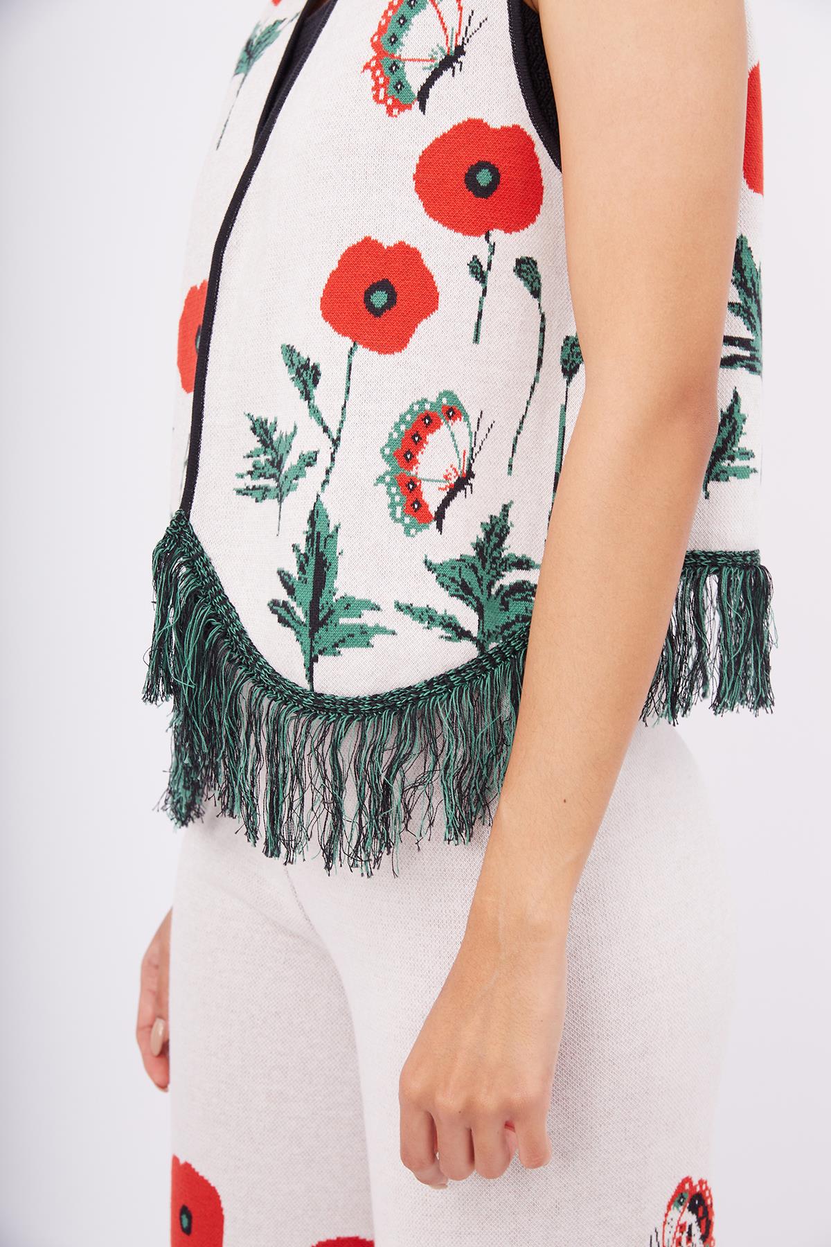 Peraluna-Poppy Waistcoat Gelincik Desen V Yaka Eteği Püskül Detaylı Rahat Kesim Kadın Triko Yelek Ekru Multi-Yelek-4-Milagron.com