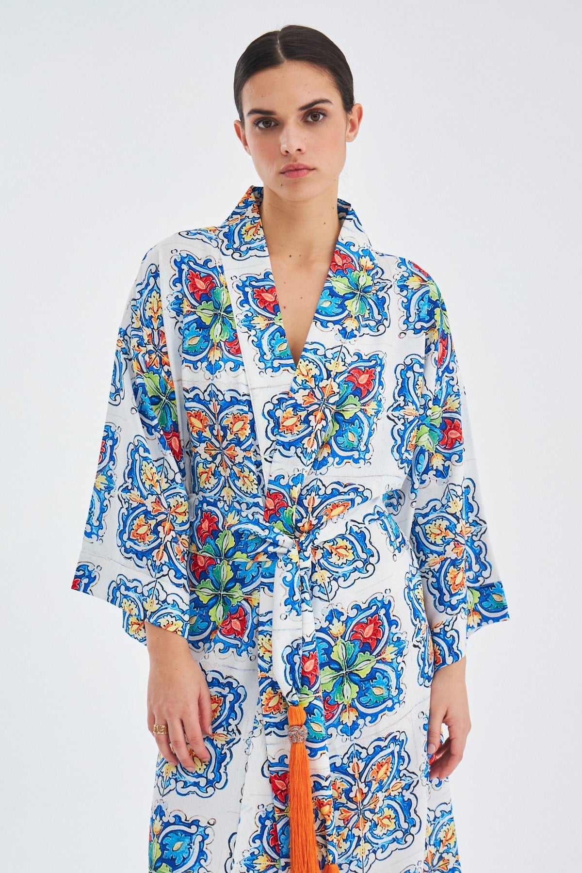 Peraluna Ria KiMono Çini Desenli 127 Cm Püskül Kemer Detaylı Saten Kadın Kimono - Çok Renkli
