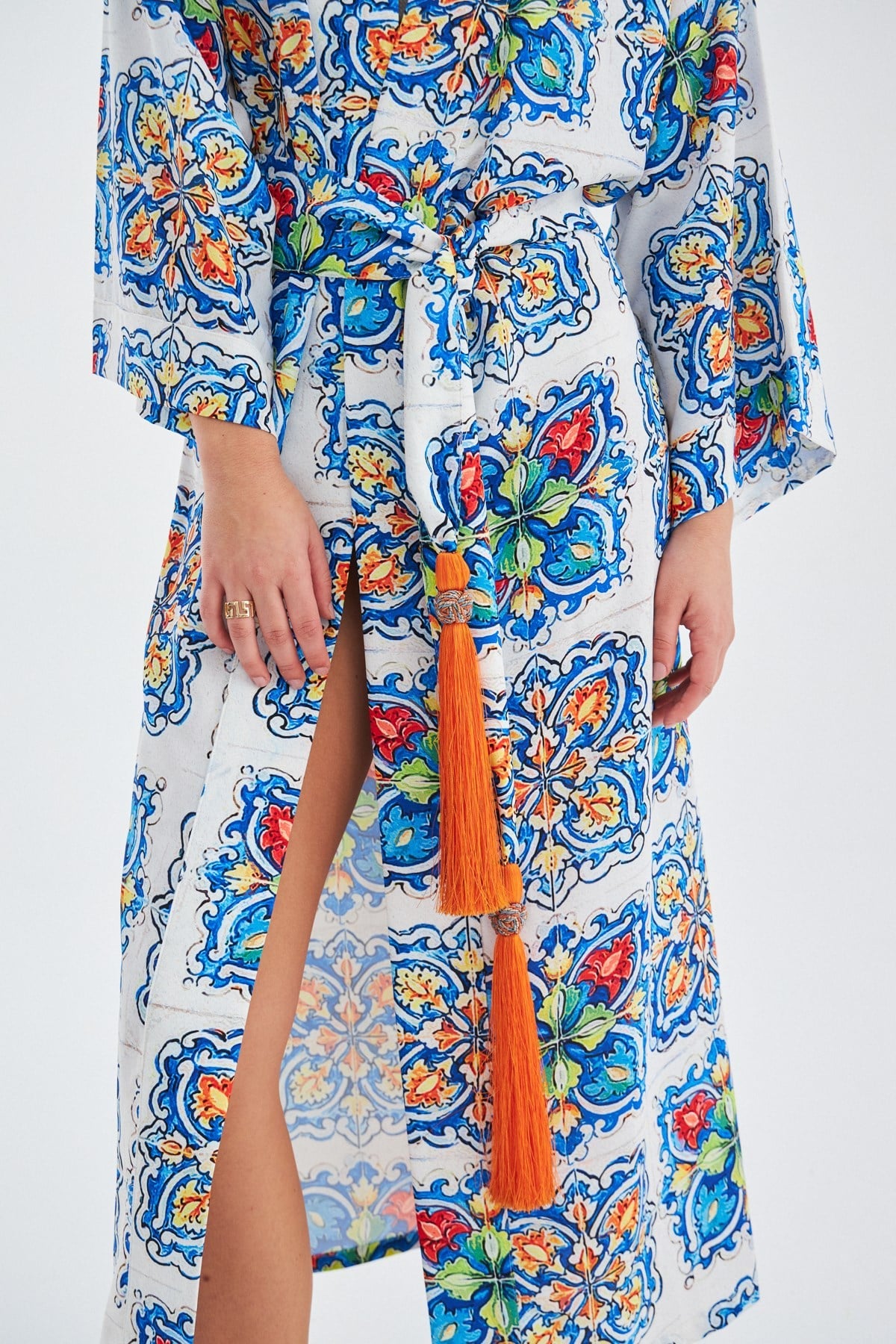 Peraluna Ria KiMono Çini Desenli 127 Cm Püskül Kemer Detaylı Saten Kadın Kimono - Çok Renkli