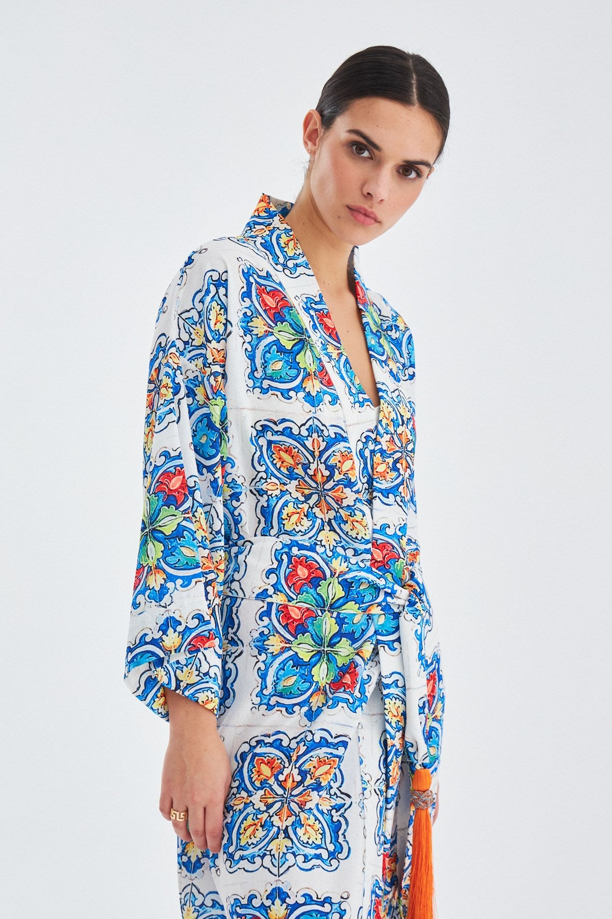 Peraluna Ria KiMono Çini Desenli 127 Cm Püskül Kemer Detaylı Saten Kadın Kimono - Çok Renkli
