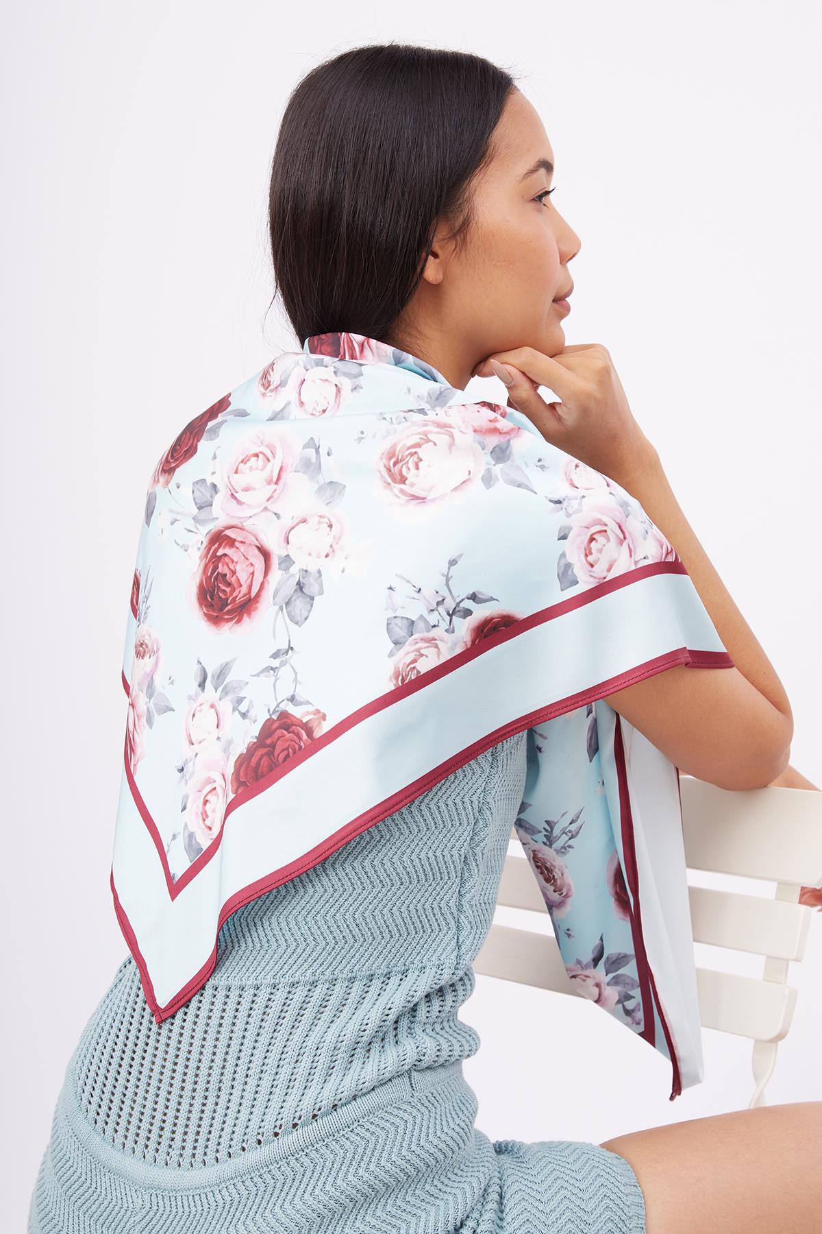 Peraluna-Rosemarry Scarfe Gül Desen Baskılı Saten Eşarp Turkuaz-Eşarp-1-Milagron.com