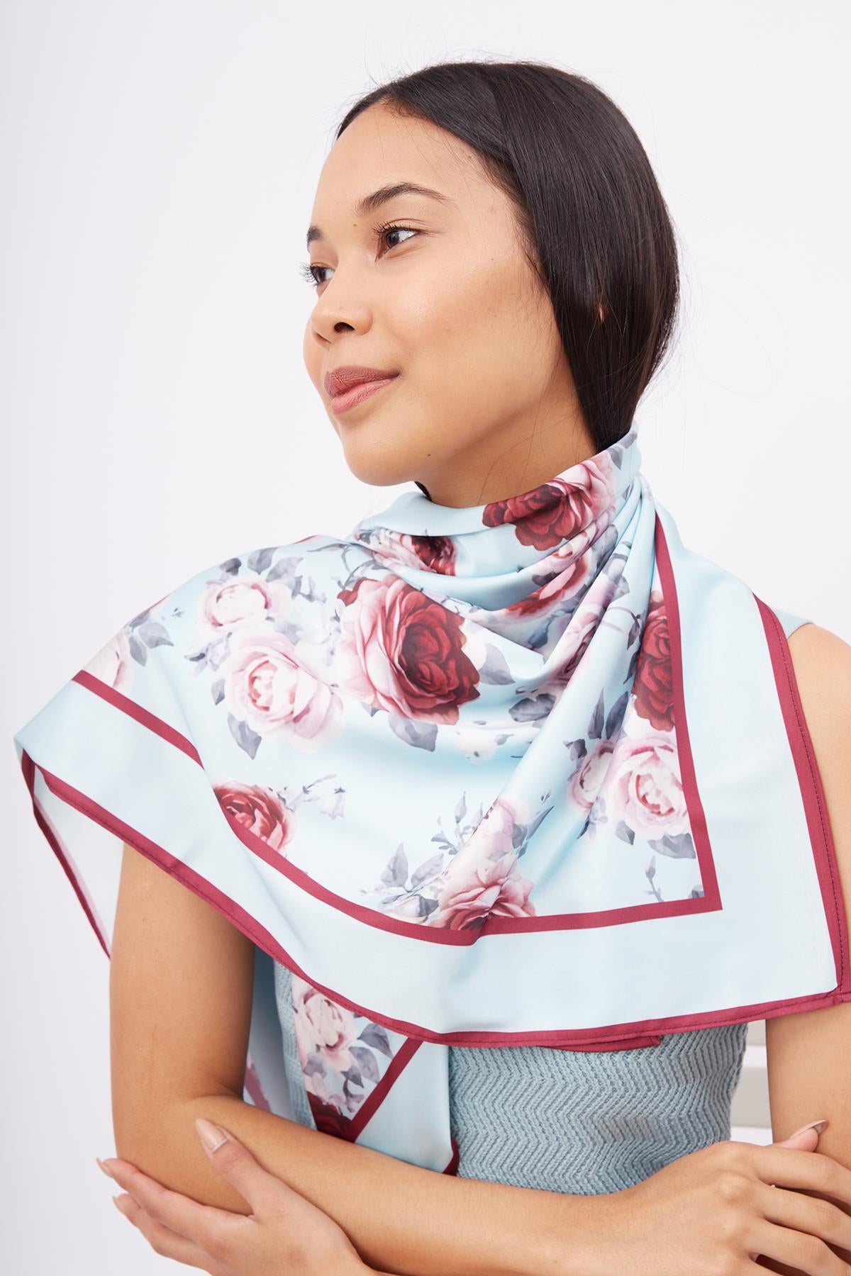 Peraluna-Rosemarry Scarfe Gül Desen Baskılı Saten Eşarp Turkuaz-Eşarp-2-Milagron.com