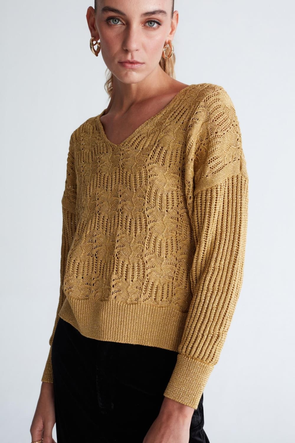 Peraluna-Scarlet Pullover Çiçek Desen V Yaka Simli Uzun Kol Kadın Triko Kazak -Kazak & Triko-3-Milagron.com