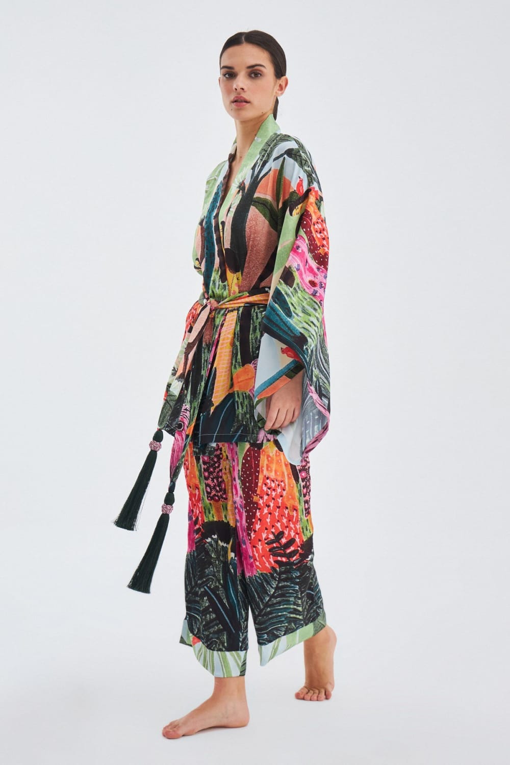 Peraluna-Shuko Tropik Desenli Geniş Kollu Saten Kadın Kimono-Kimono-4-Milagron.com