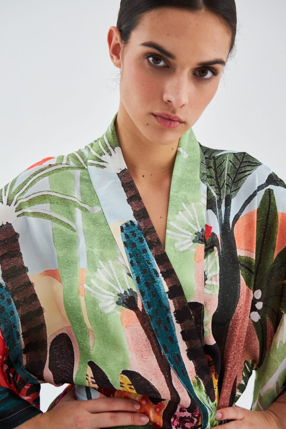 Peraluna-Shuko Tropik Desenli Geniş Kollu Saten Kadın Kimono-Kimono-7-Milagron.com