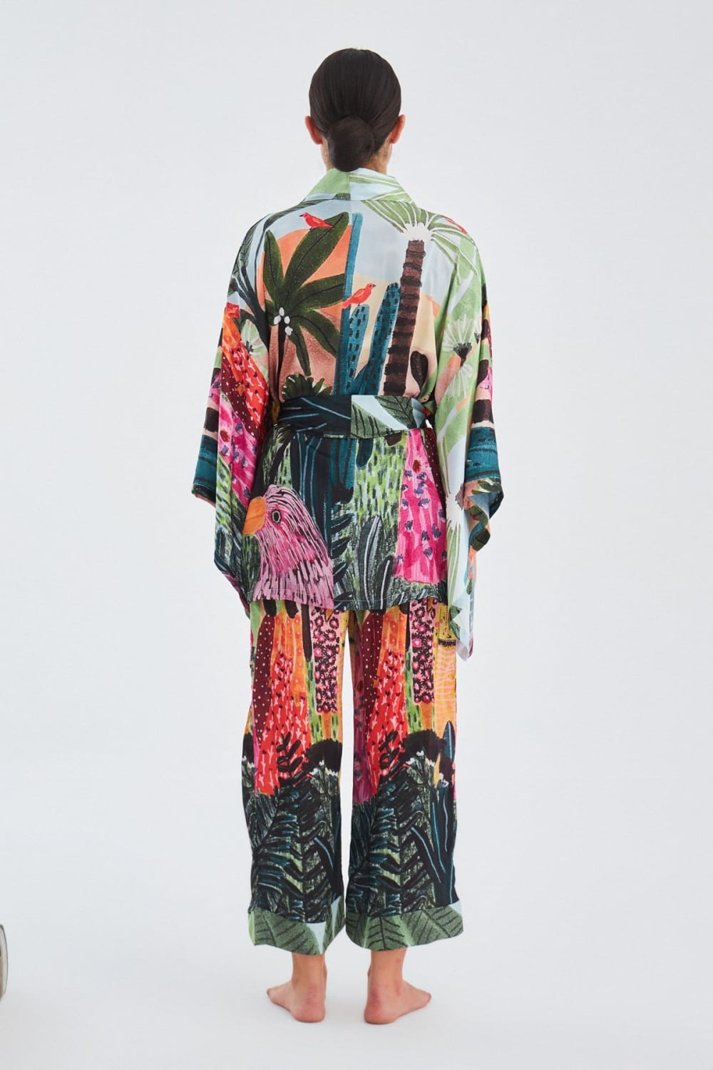 Peraluna-Shuko Tropik Desenli Geniş Kollu Saten Kadın Kimono-Kimono-8-Milagron.com