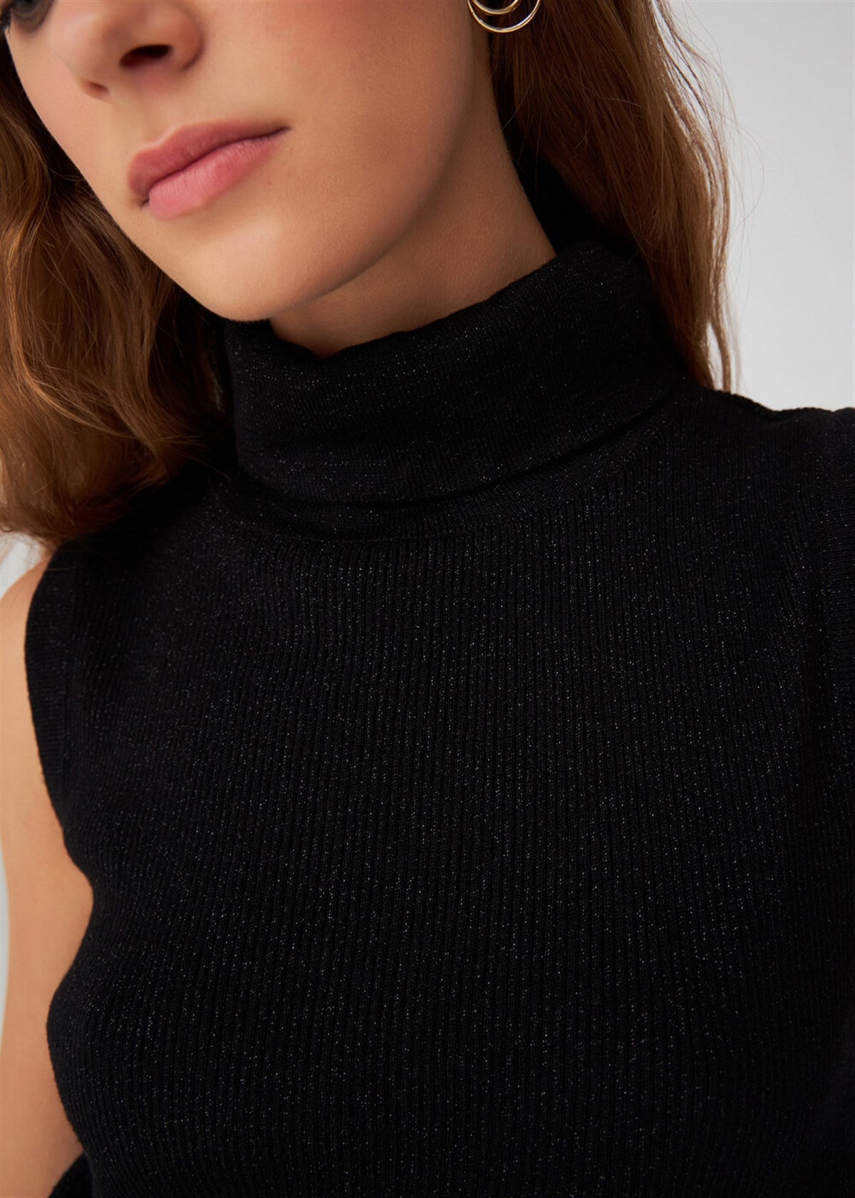 Peraluna Simli Balıkçı Yaka Kolsuz Kadın Triko Bluz - Siyah