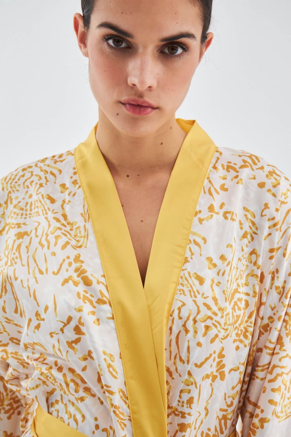 Peraluna-Si̇tara Kimono Desenli 120 Cm Saten Yazlık Kadın Kimono-Kimono-6-Milagron.com