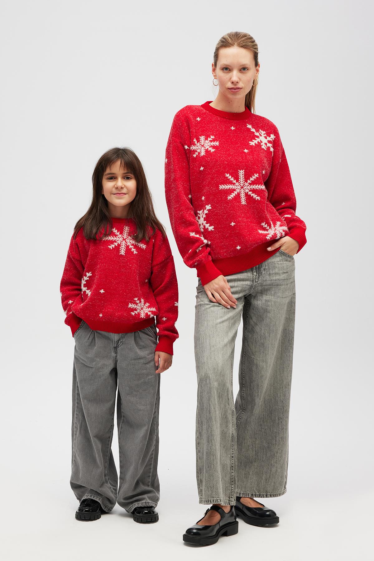 Peraluna-Snowflake Kartanesi Desenli Unisex Yılbaşı Kazağı Kırmızı-Kazak-6-Milagron.com