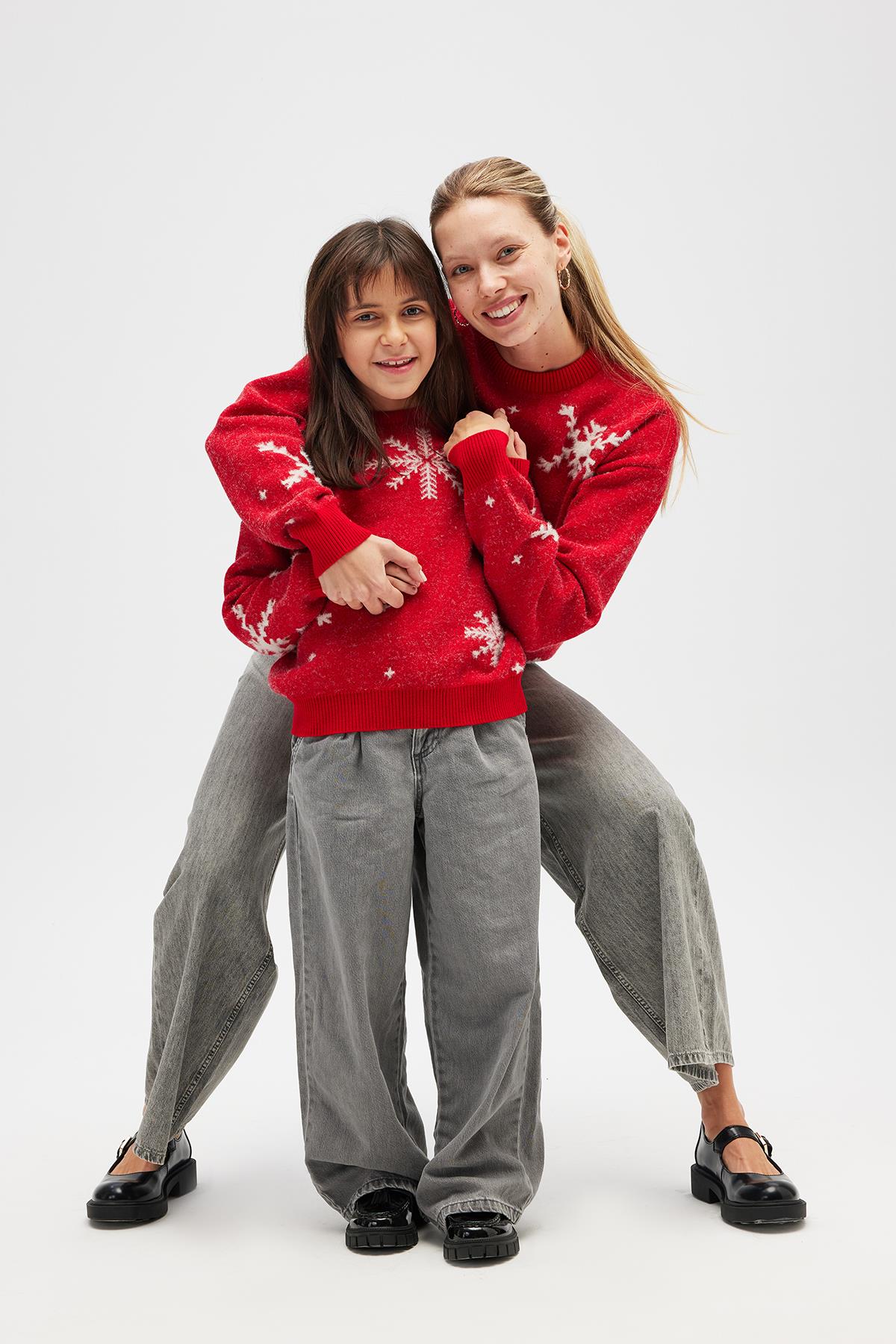 Peraluna-Snowflake Kartanesi Desenli Unisex Yılbaşı Kazağı Kırmızı-Kazak-8-Milagron.com