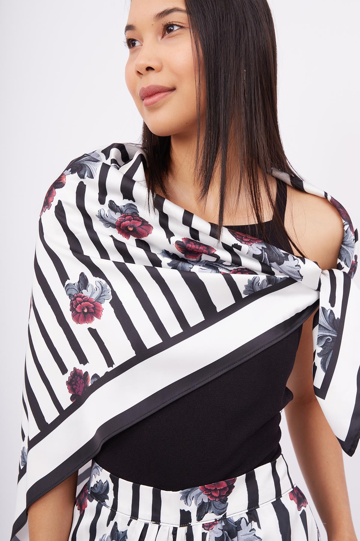 Peraluna-Stripe Garden Scarfe çizgili Güllü Baskılı Saten Kadın Eşarp-Eşarp-2-Milagron.com
