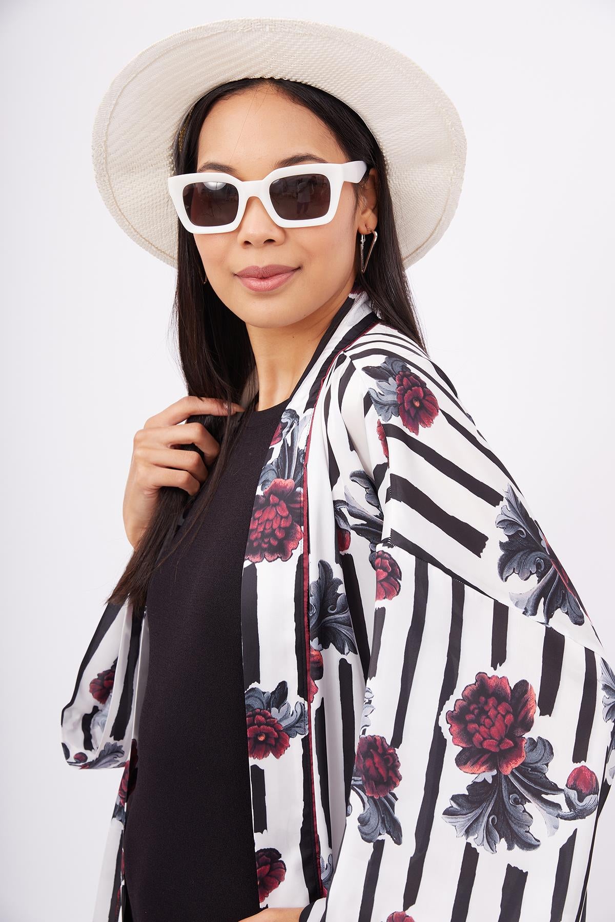 Peraluna-Stripe Garden Short Kimono Çizgili Güllü Baskılı 80 Cm Kısa Saten Kadın Kimono-Kimono-4-Milagron.com