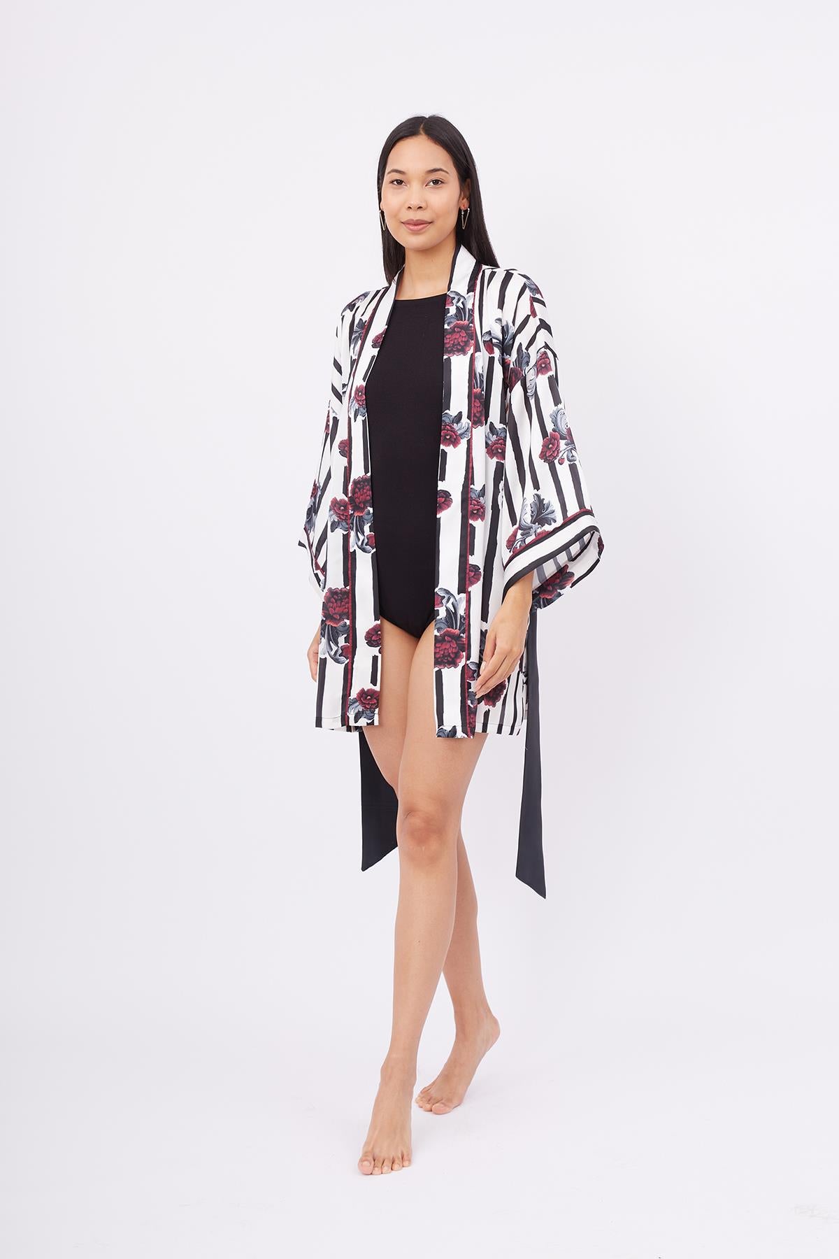 Peraluna-Stripe Garden Short Kimono Çizgili Güllü Baskılı 80 Cm Kısa Saten Kadın Kimono-Kimono-6-Milagron.com