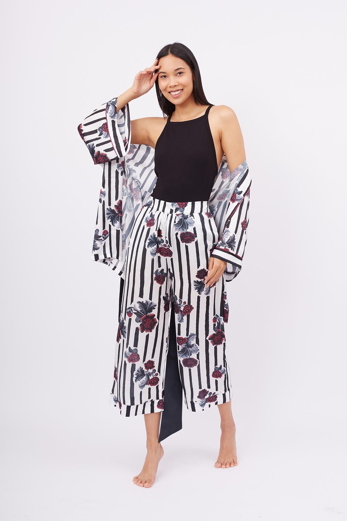 Peraluna-Stripe Garden Trouser Çizgili Güllü Baskılı Saten Kadın Pantolon-Pantolon-1-Milagron.com