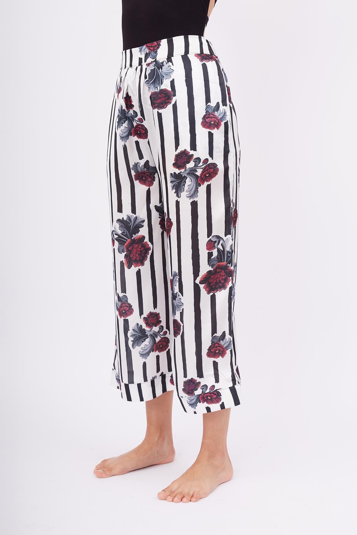 Peraluna-Stripe Garden Trouser Çizgili Güllü Baskılı Saten Kadın Pantolon-Pantolon-2-Milagron.com