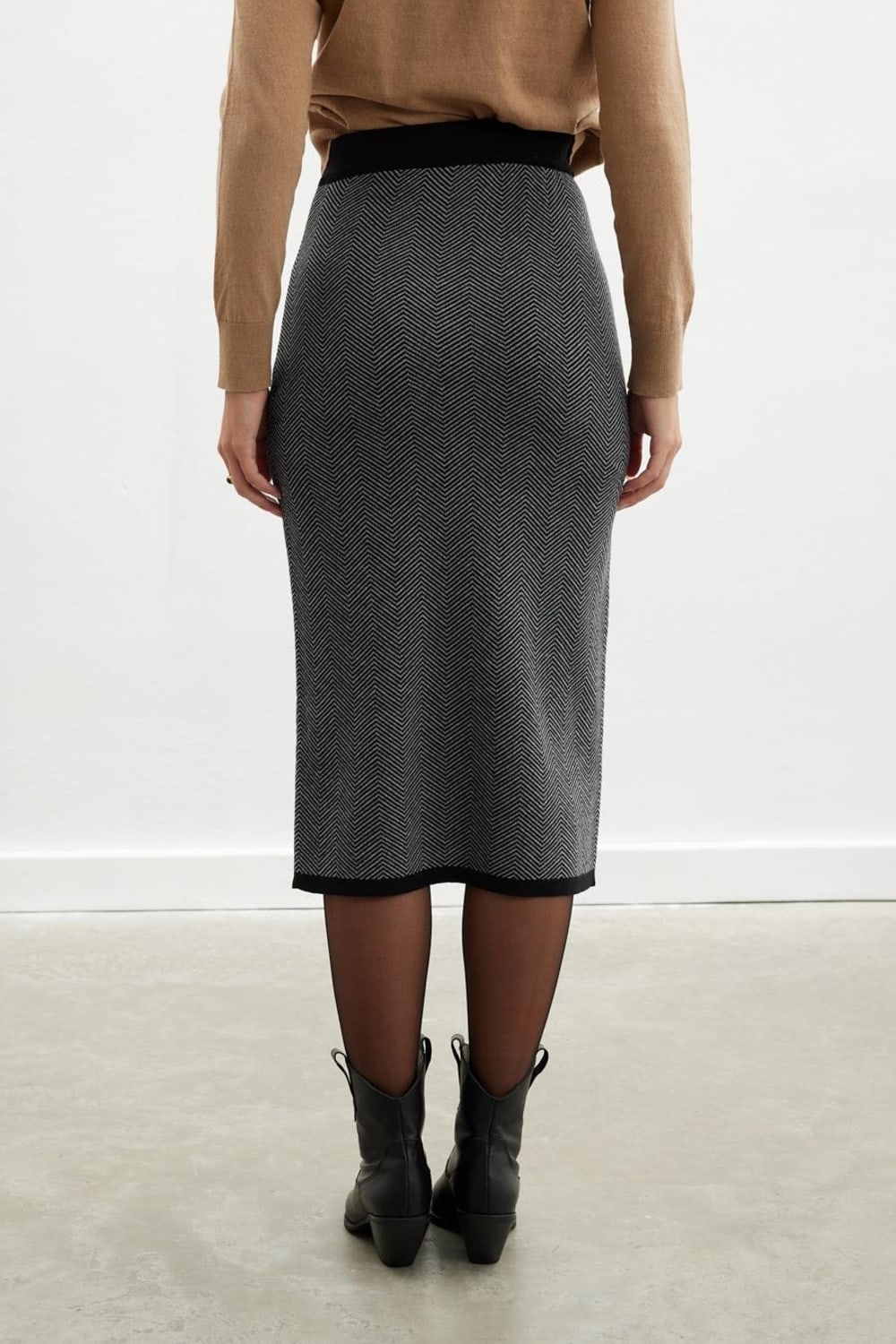 Peraluna-Styleboom X Cheshire Skirt Balıksırtı Desen Midi Boy Kadın Triko Etek-Etek-6-Milagron.com