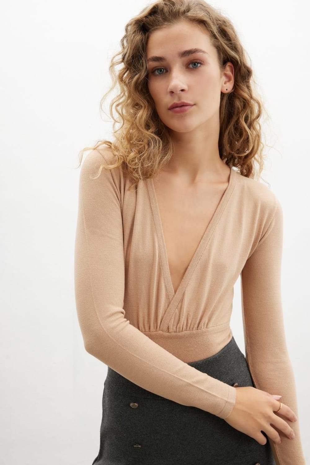 Peraluna-Styleboom X Devon Bodysuit V Yaka Uzun Kol Alttan Çıtçıtlı Kadın Triko Body-Body-15-Milagron.com