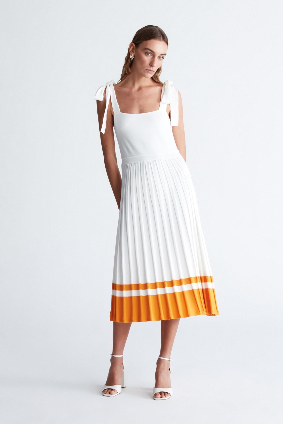 Styleboom X Peraluna Kelly Dress Askılı Bağlama Detaylı Rahat Kesim Midi Boy Yazlık Kadın Triko Elbise - Ekru
