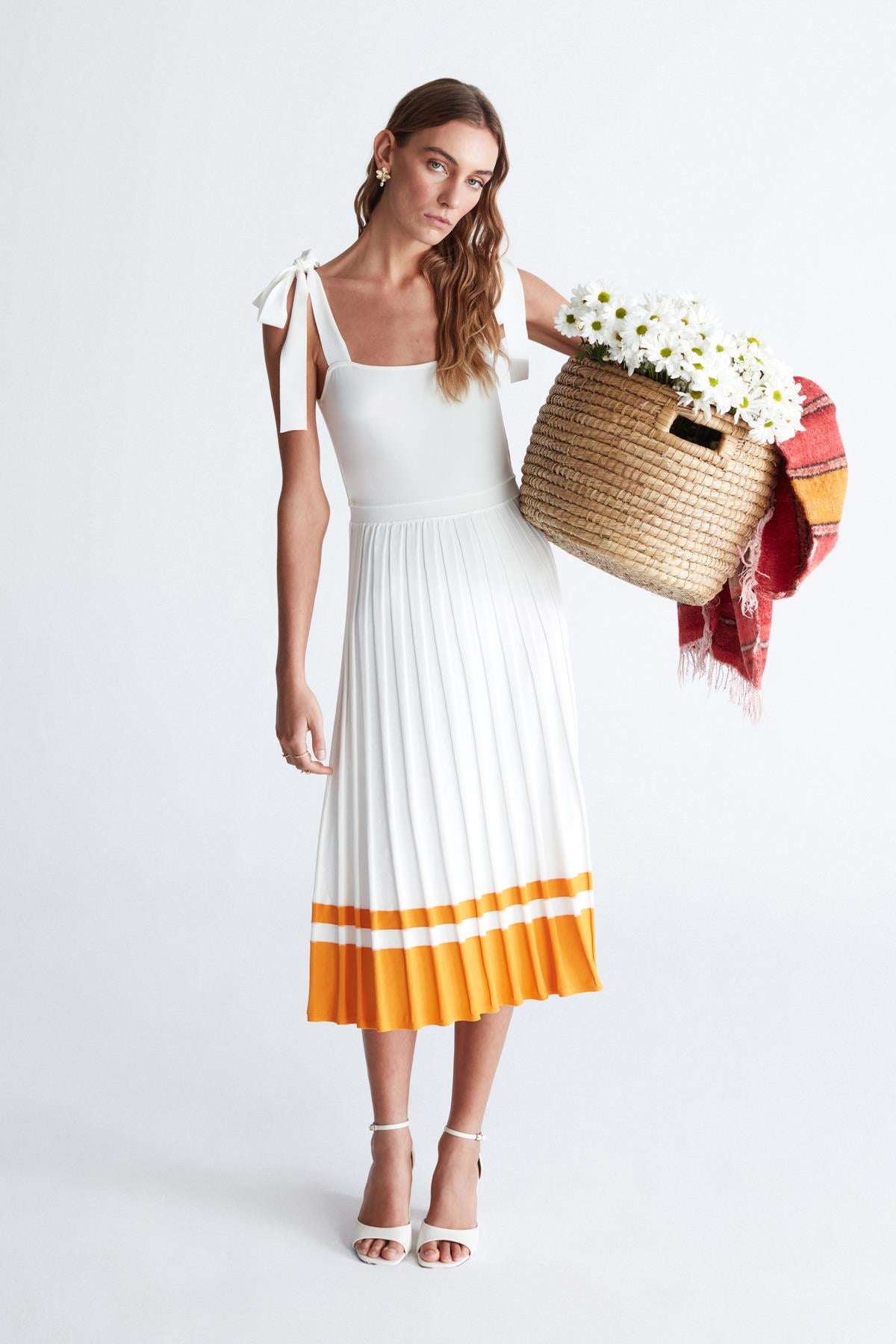 Styleboom X Peraluna Kelly Dress Askılı Bağlama Detaylı Rahat Kesim Midi Boy Yazlık Kadın Triko Elbise - Ekru