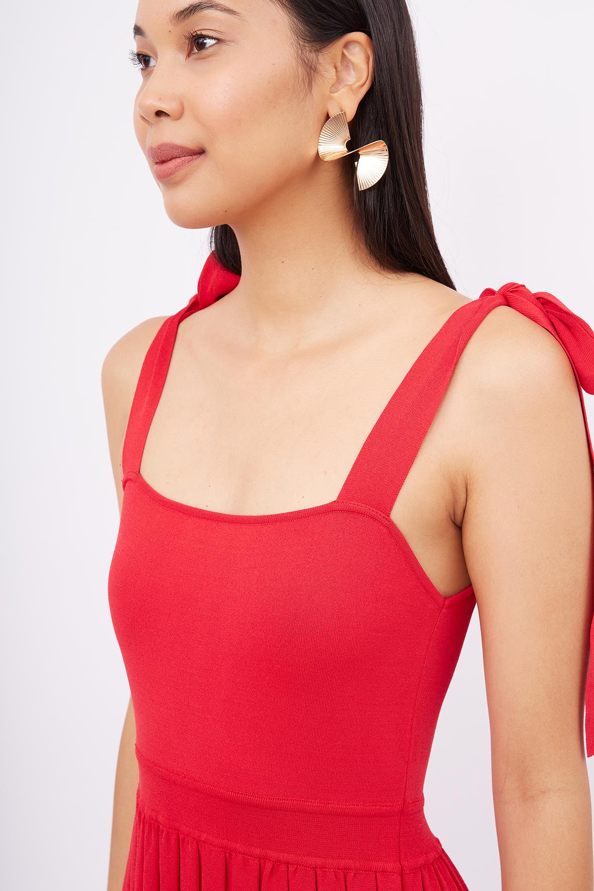 Peraluna-Styleboom X Kelly Dress Askılı Bağlama Detaylı Rahat Kesim Midi Boy Yazlık Kadın Triko Elbise Kırmızı-Elbise-3-Milagron.com