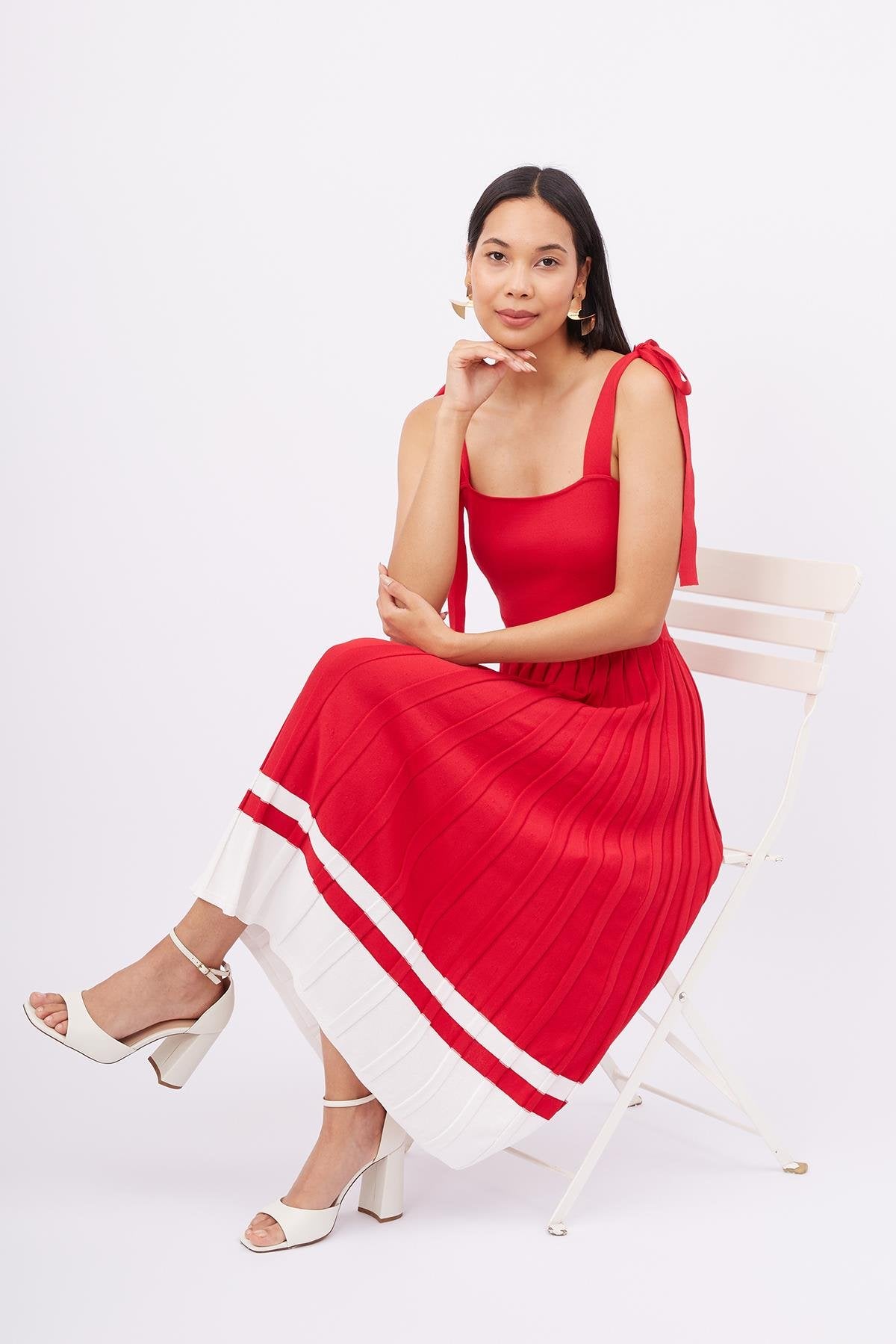 Peraluna-Styleboom X Kelly Dress Askılı Bağlama Detaylı Rahat Kesim Midi Boy Yazlık Kadın Triko Elbise Kırmızı-Elbise-6-Milagron.com