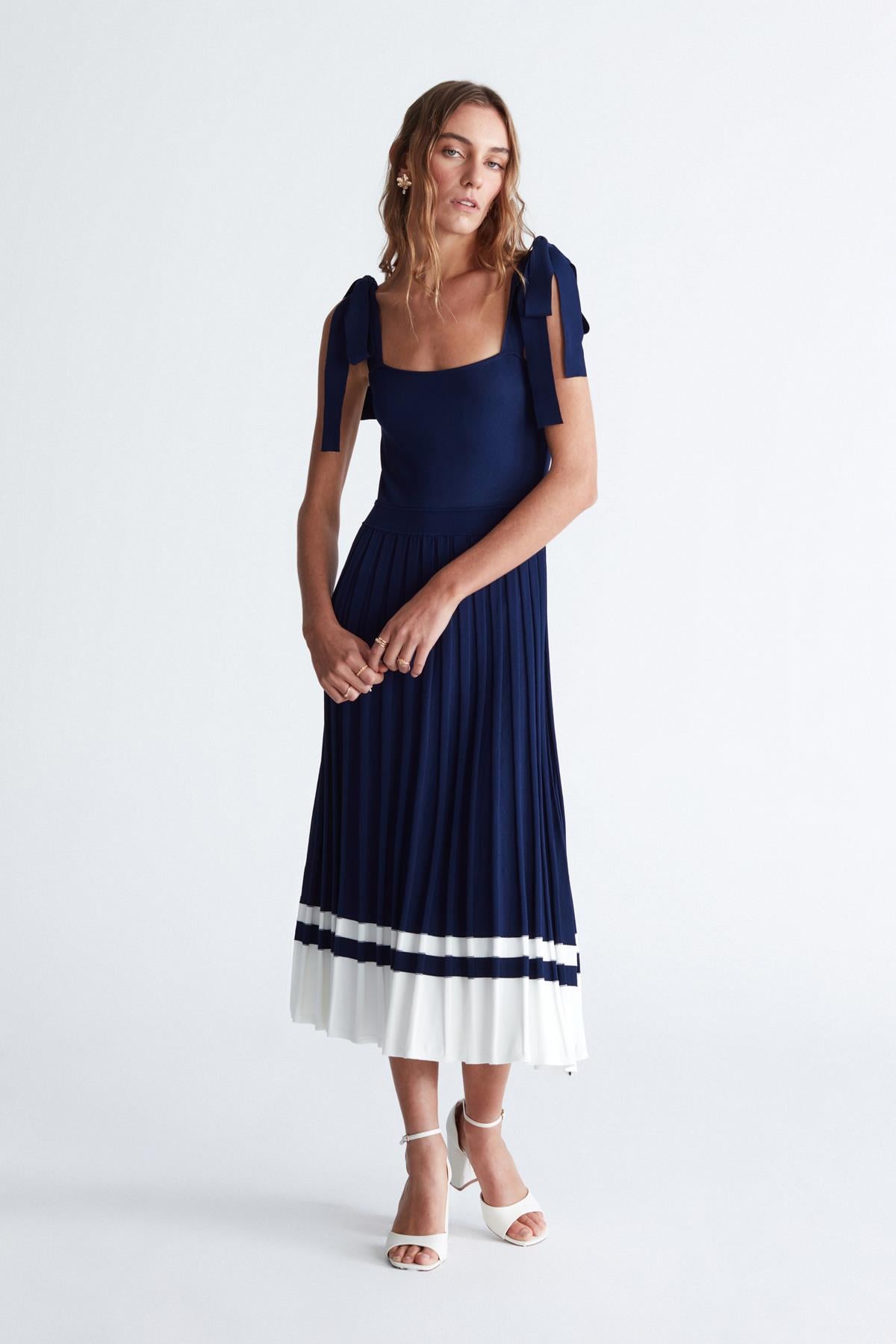 Styleboom X Peraluna Kelly Dress Askılı Bağlama Detaylı Rahat Kesim Midi Boy Yazlık Kadın Triko Elbise - Lacivert