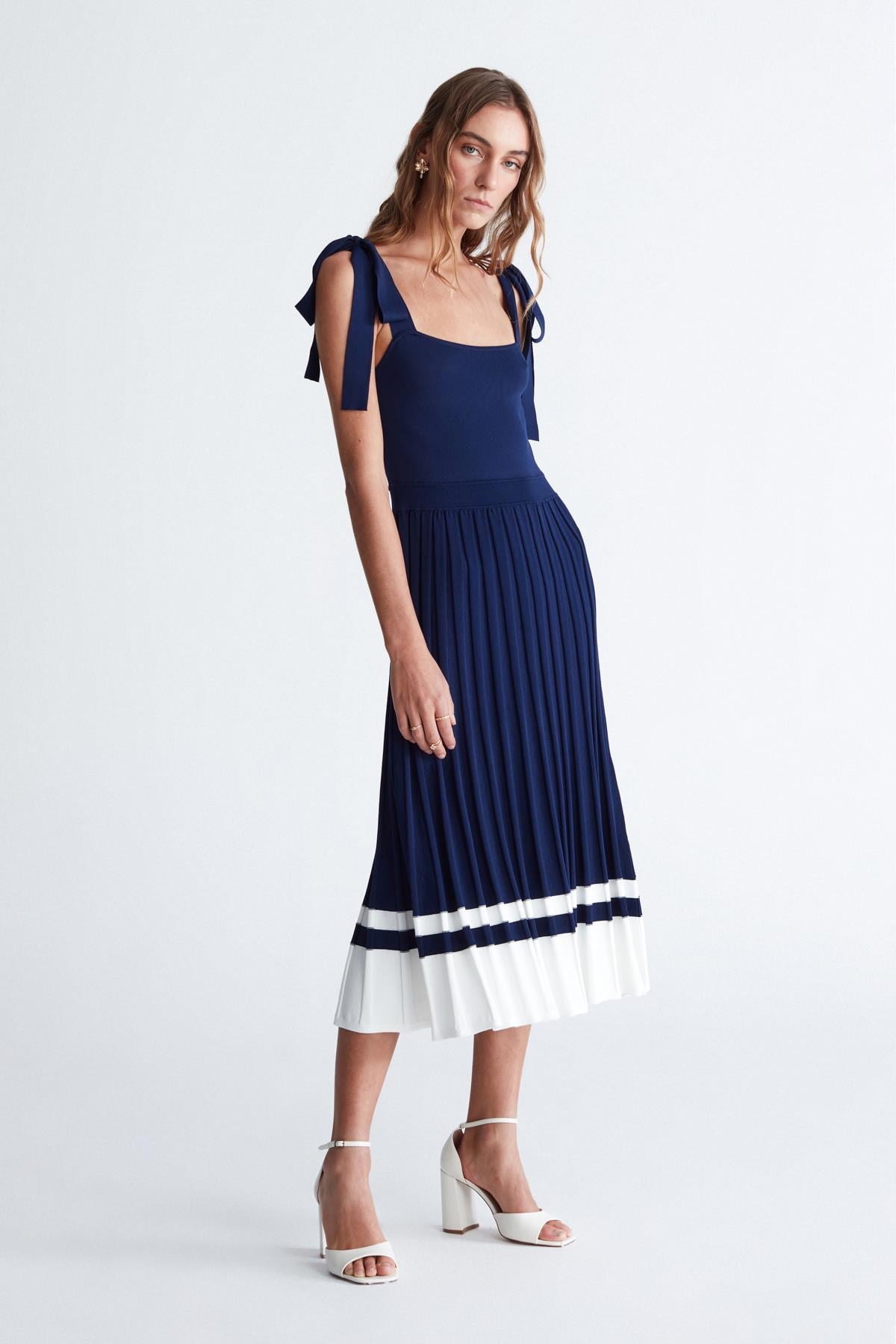 Styleboom X Peraluna Kelly Dress Askılı Bağlama Detaylı Rahat Kesim Midi Boy Yazlık Kadın Triko Elbise - Lacivert