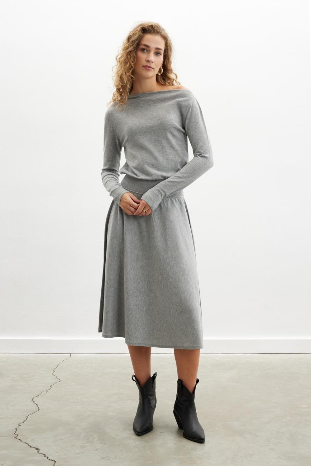 Peraluna-Styleboom X Mayfair Dress Yaka Büzgü Detaylı Tek Omuz Açık Kadın Triko Elbise-Elbise-13-Milagron.com