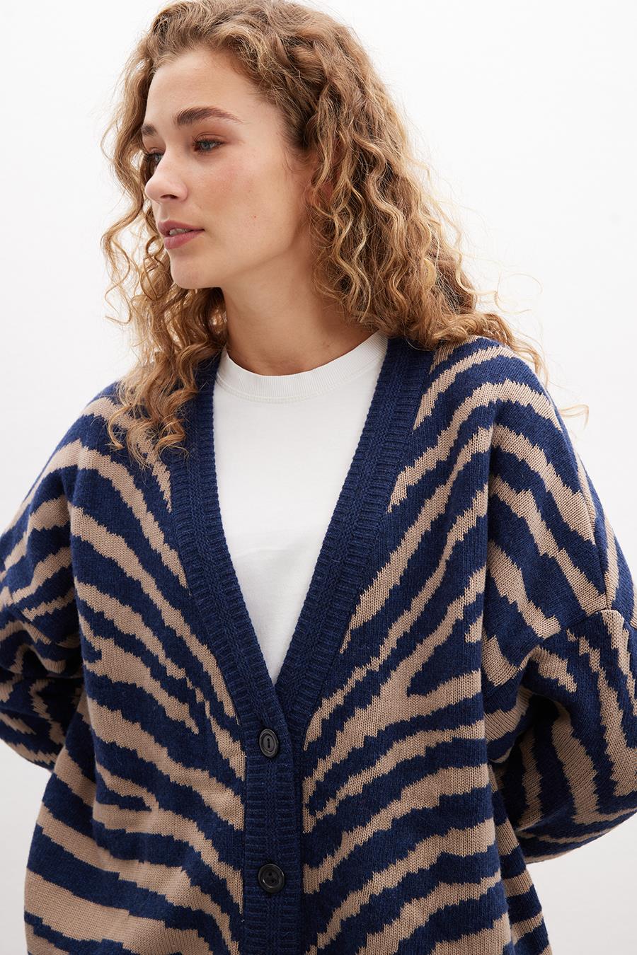 Peraluna Zebra Cardigan V Yaka Zebra Desen Organik Pamuk-Yün Karışım Geniş Kesim Kadın Triko Hırka - Lacivert