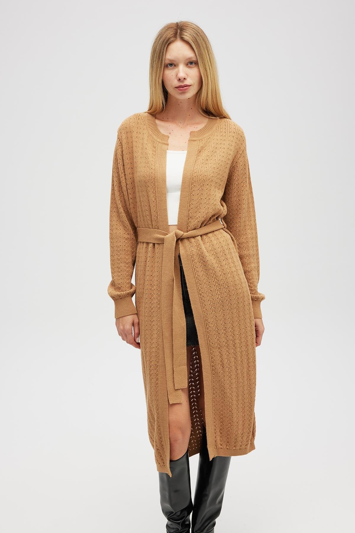 Peraluna-Zeyna Mini Kabartma örgülü Uzun Triko Hırka Camel-Hırka-3-Milagron.com