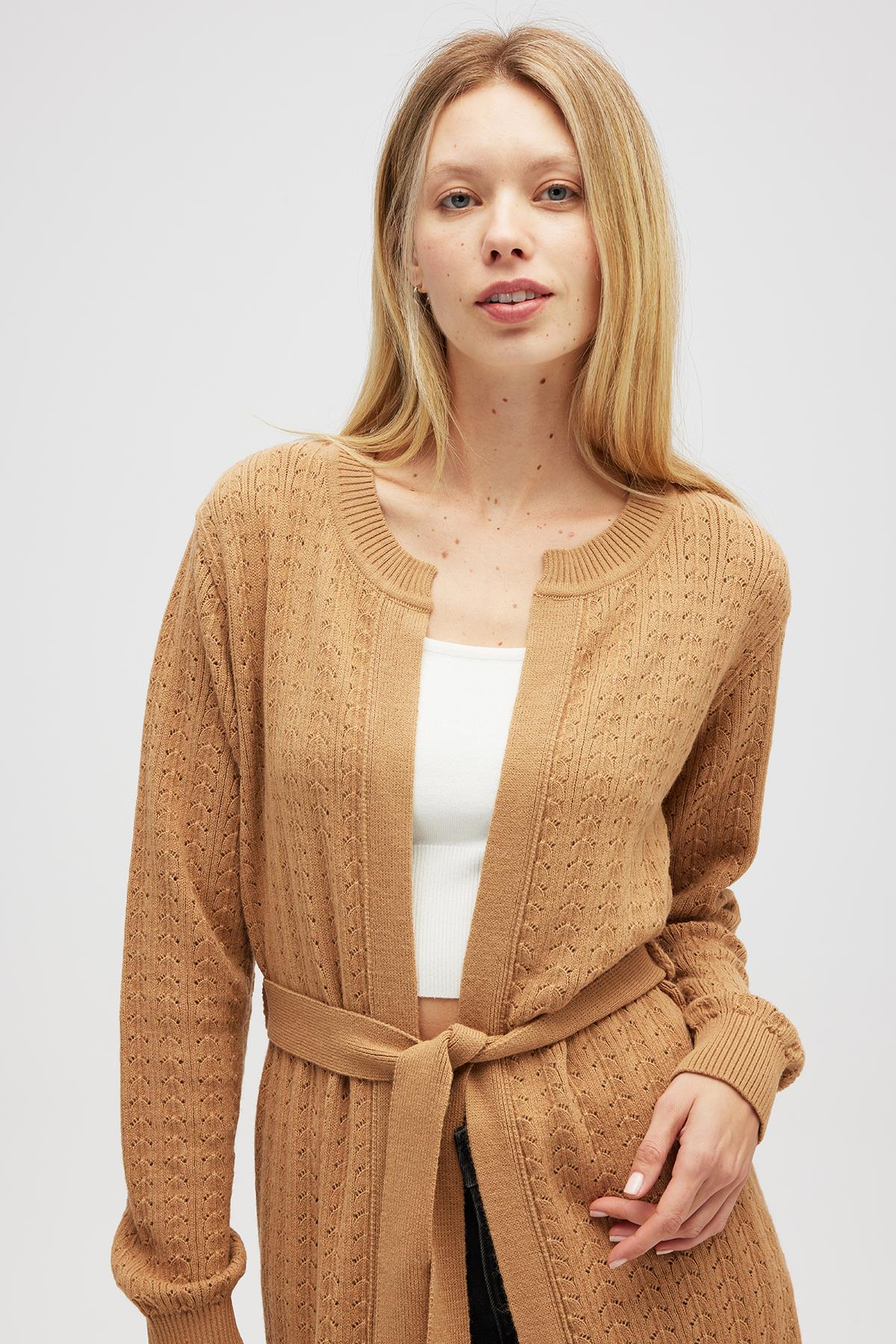 Peraluna-Zeyna Mini Kabartma örgülü Uzun Triko Hırka Camel-Hırka-6-Milagron.com