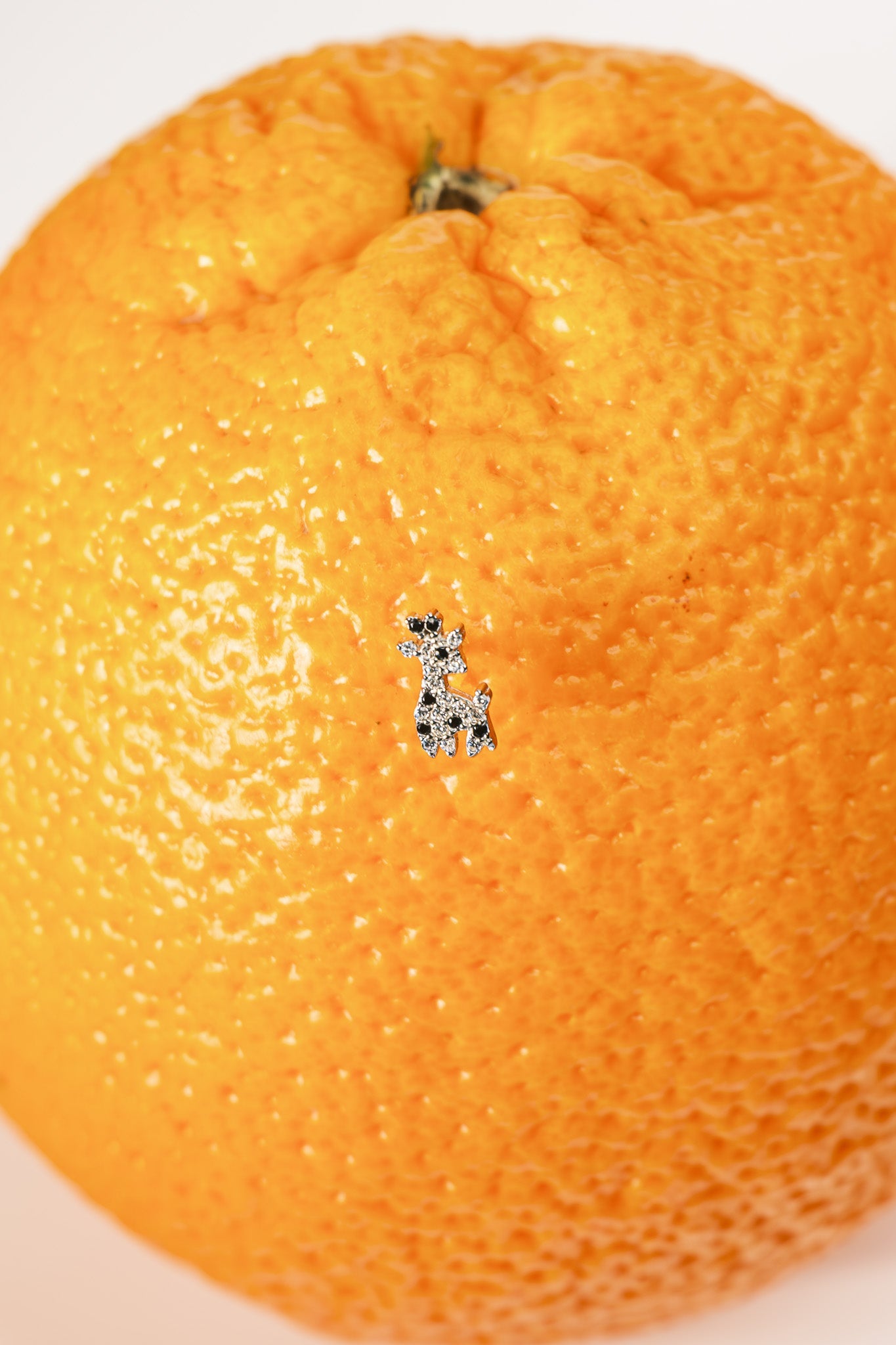 Pia Yuli-Giraffe Piercing-Küpe-3-Milagron.com