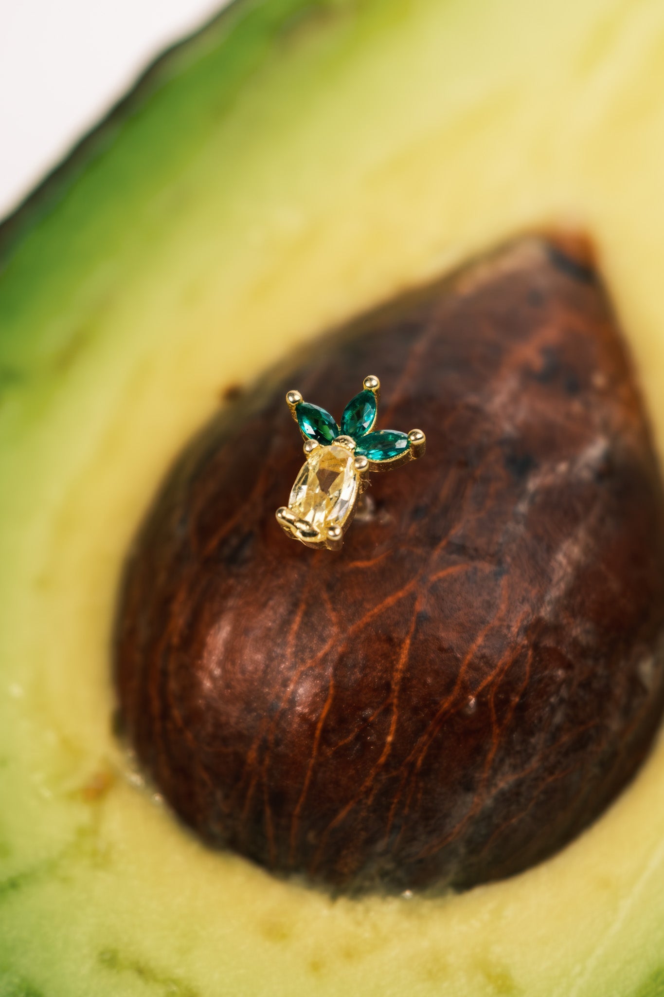 Pia Yuli-Pineapple Piercing-Küpe-4-Milagron.com