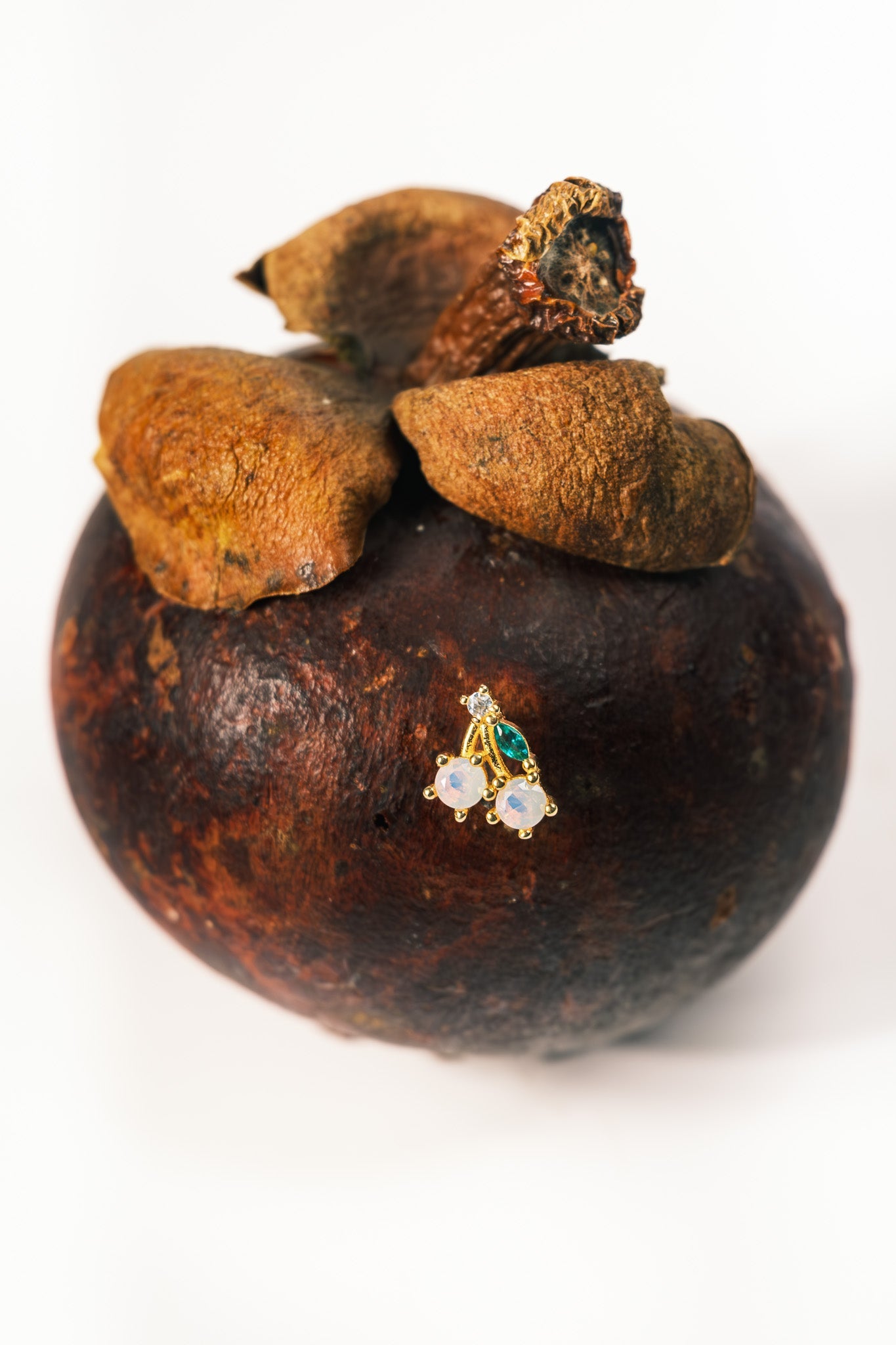 Pia Yuli-White Cherry Piercing-Küpe-3-Milagron.com