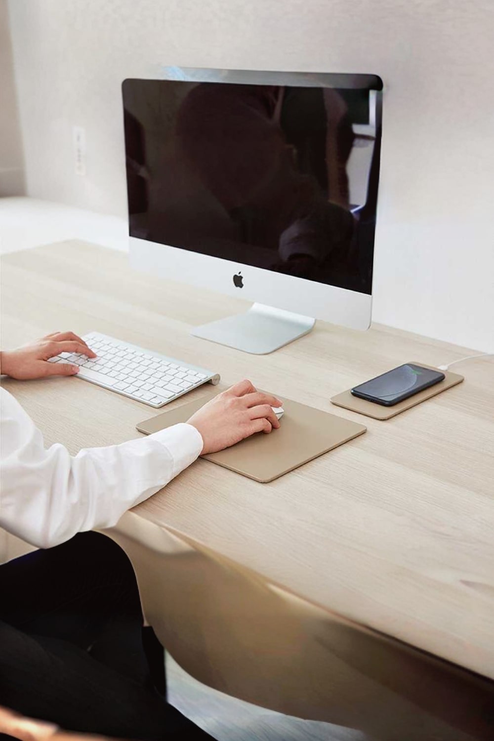 Pout-Hands3 Split Latte Cream Wİreless Şarj Destekli Mousepad-Mouse Pad-2-Milagron.com