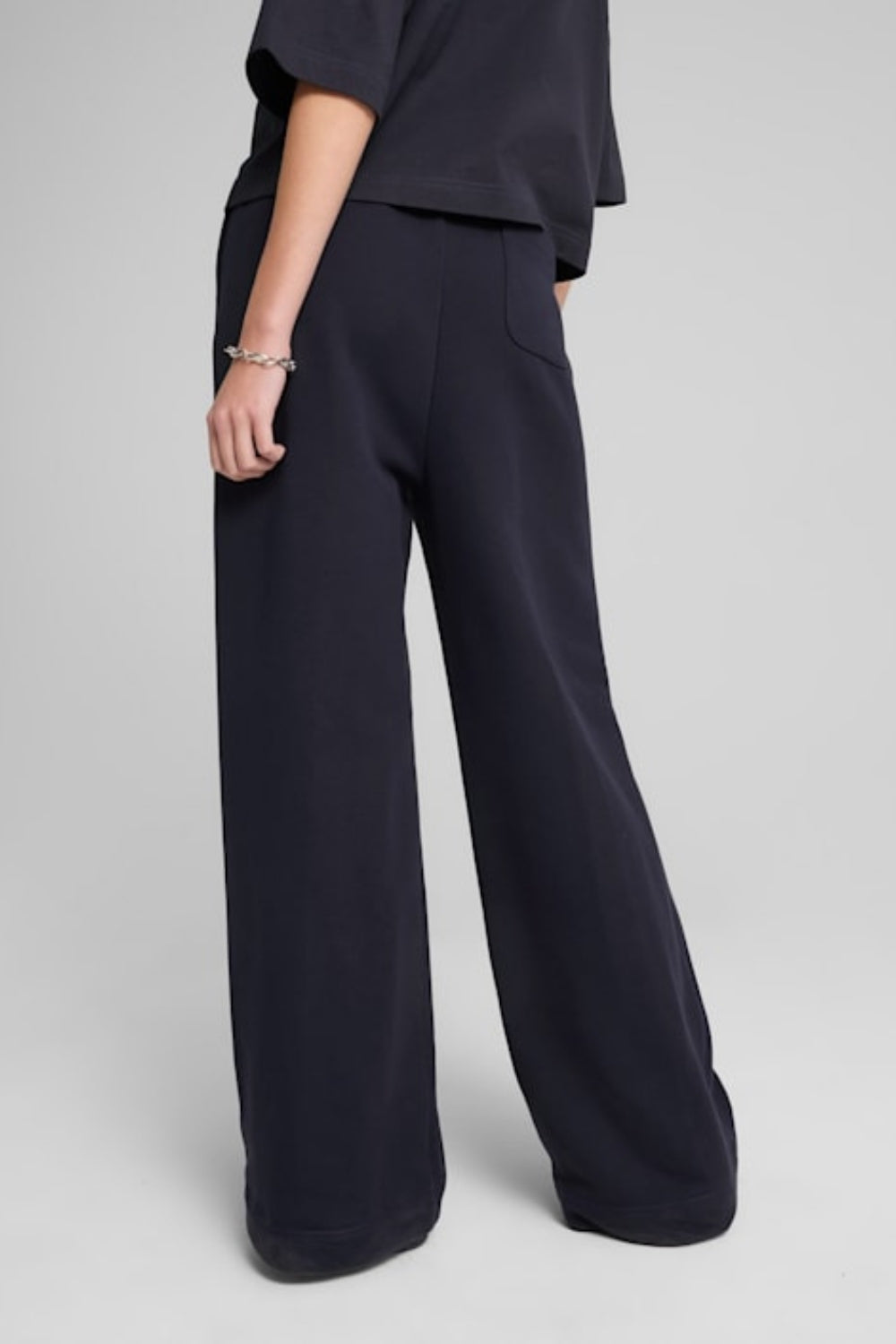 Puma-ESS Relaxed Sweatpants op New Na-Eşofman-3-Milagron.com