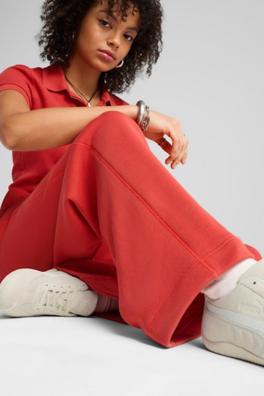 Puma-ESS Relaxed Sweatpants op Red Fi-Eşofman-3-Milagron.com