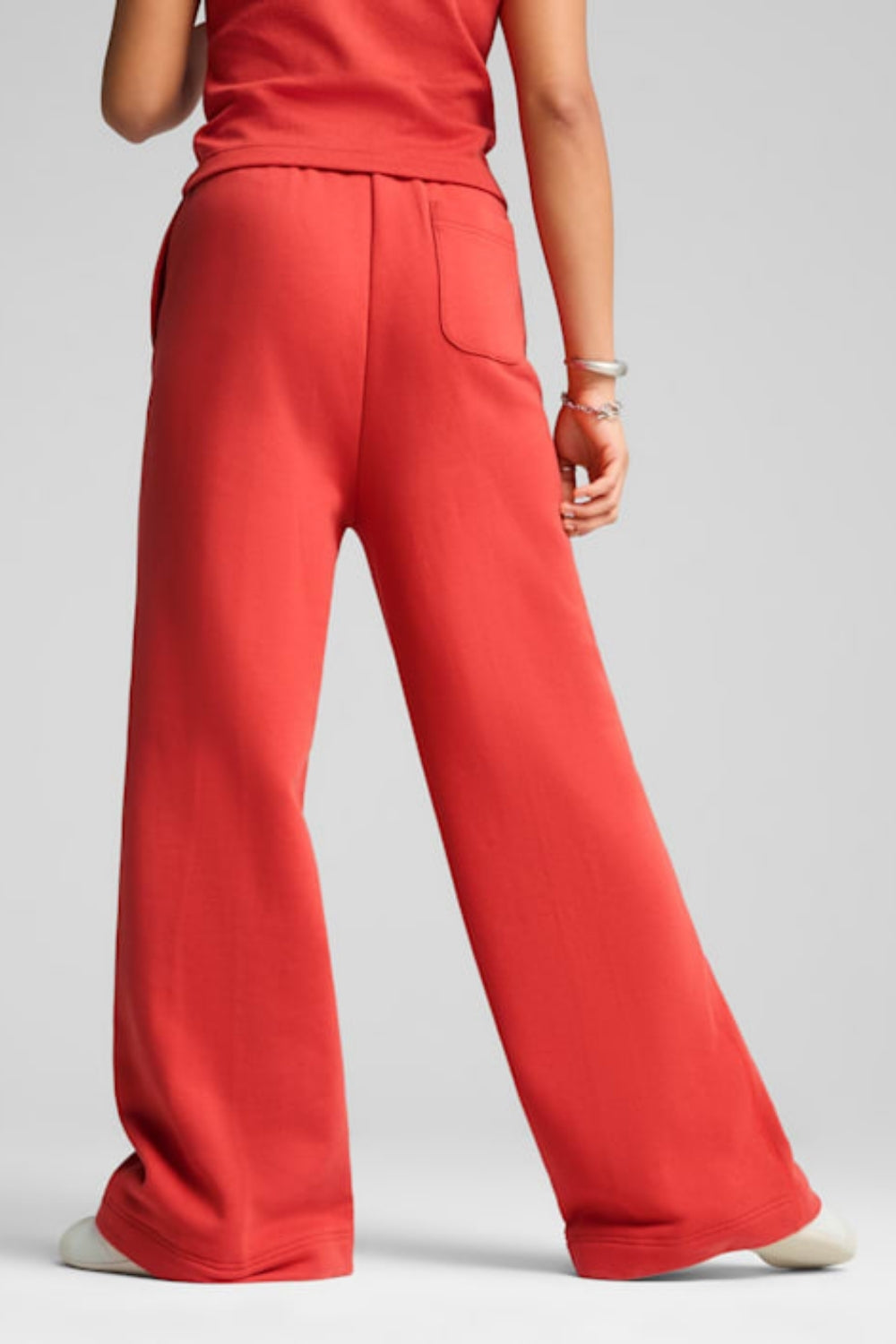 Puma-ESS Relaxed Sweatpants op Red Fi-Eşofman-4-Milagron.com