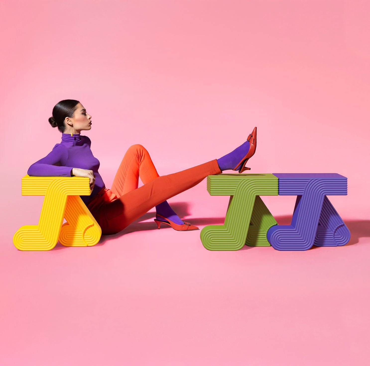 Qeeboo-Walking Mavi Sehpa-Sehpa-3-Milagron.com