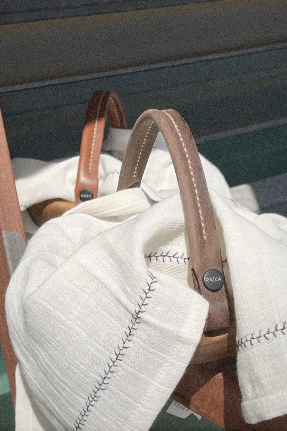 Raika Studio-Pia Walnut-brown Bowl-Tabak & Kase-8-Milagron.com