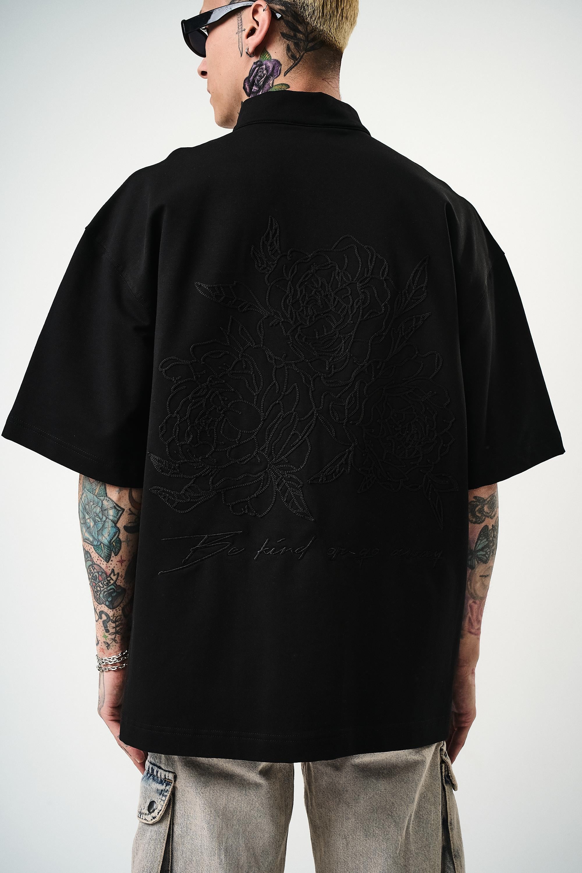 Erkek Be Kind Nakışlı Yarım Fermuarlı Oversize T-Shirt Siyah