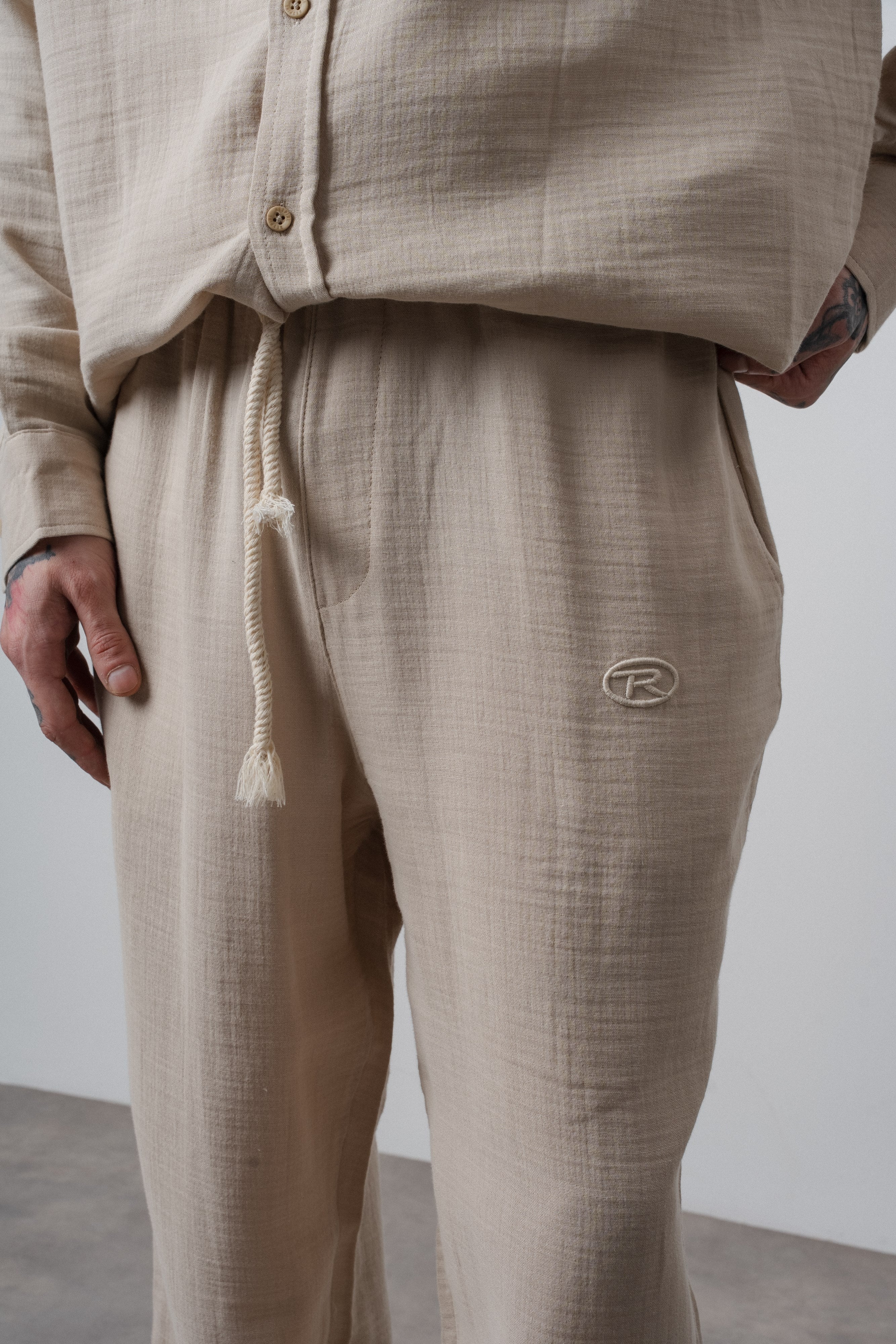 Erkek R Nakışlı Müslin Baggy Pantolon Bej