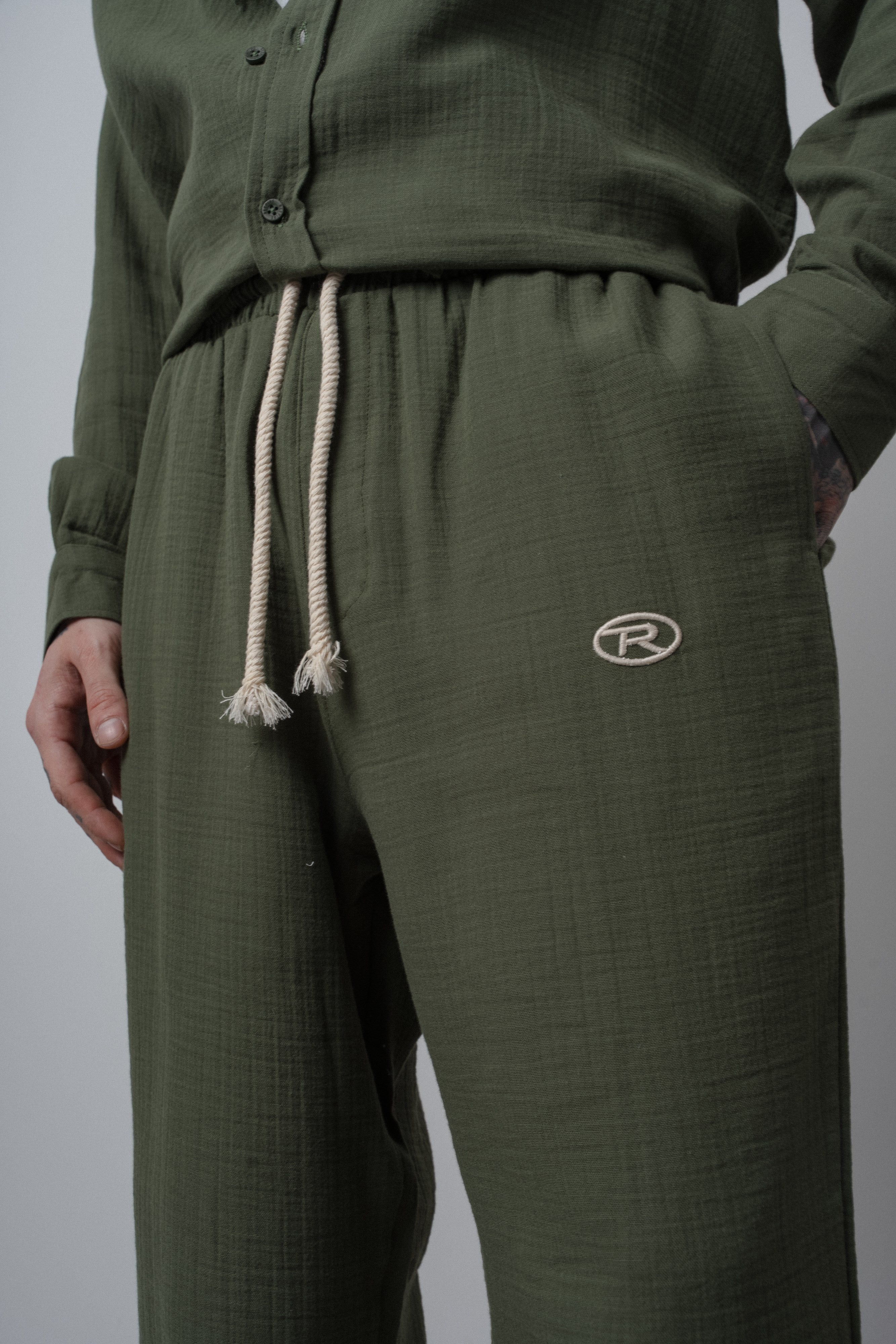Erkek R Nakışlı Müslin Baggy Pantolon Koyu Haki