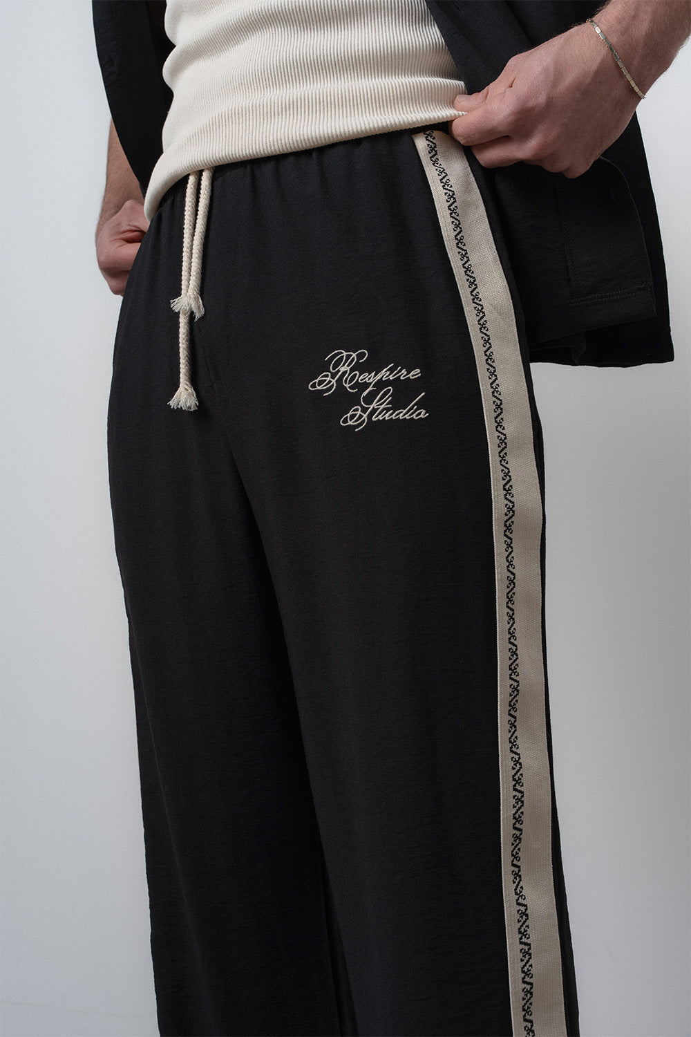 Respire-Erkek Şerit Detaylı Keten Oversize Gömlek Pantolon Takım Siyah-Alt - Üst Takım-6-Milagron.com