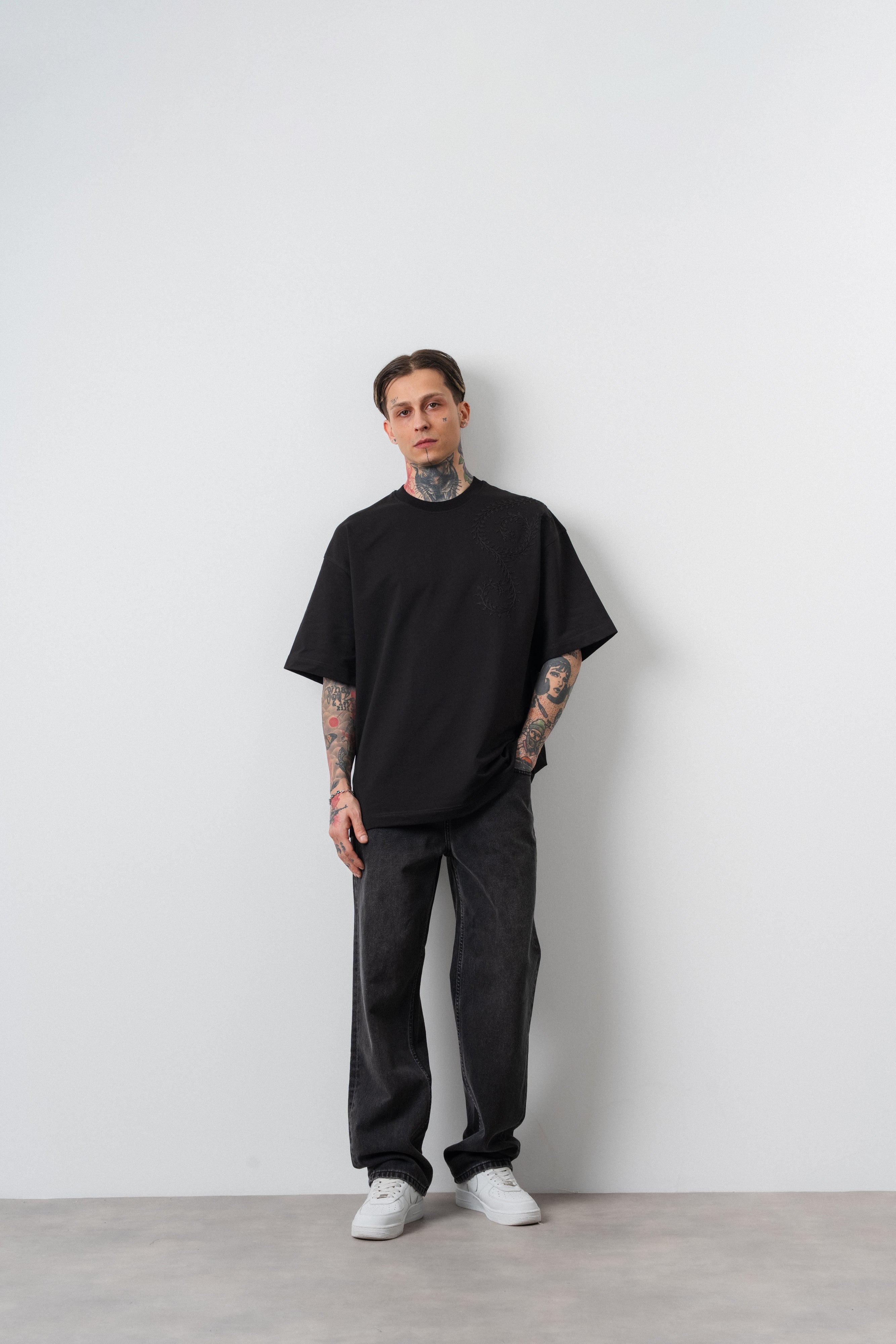 Erkek Spiral Nakış Detaylı Oversize T-Shirt Siyah