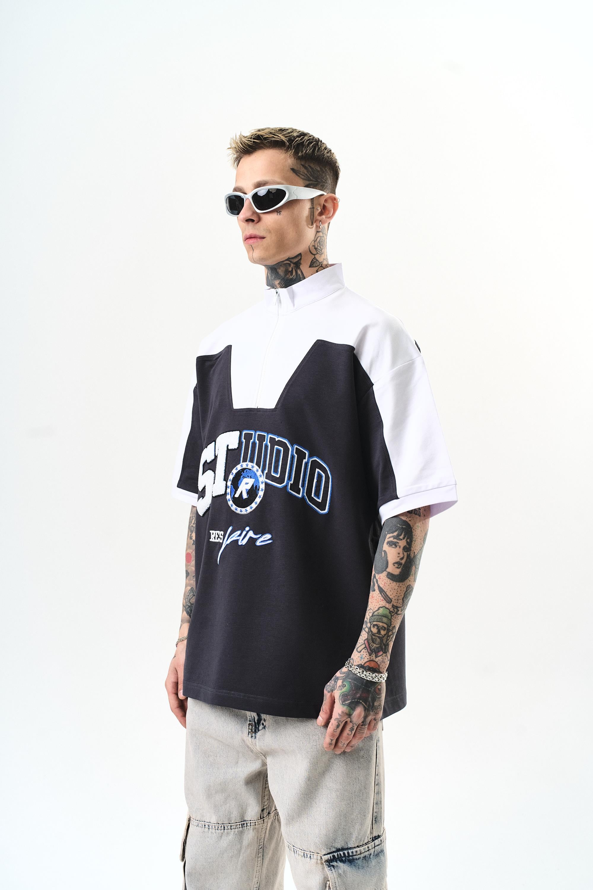 Erkek Studio Nakışlı Yarım Fermuarlı Oversize T-Shirt Füme